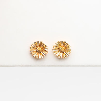 10pcs Gold Tiny Daisy Earrings 6.5mm, Gold Plated Brass, Minimalist Daisy Stud Earrings (GB-3381-E)