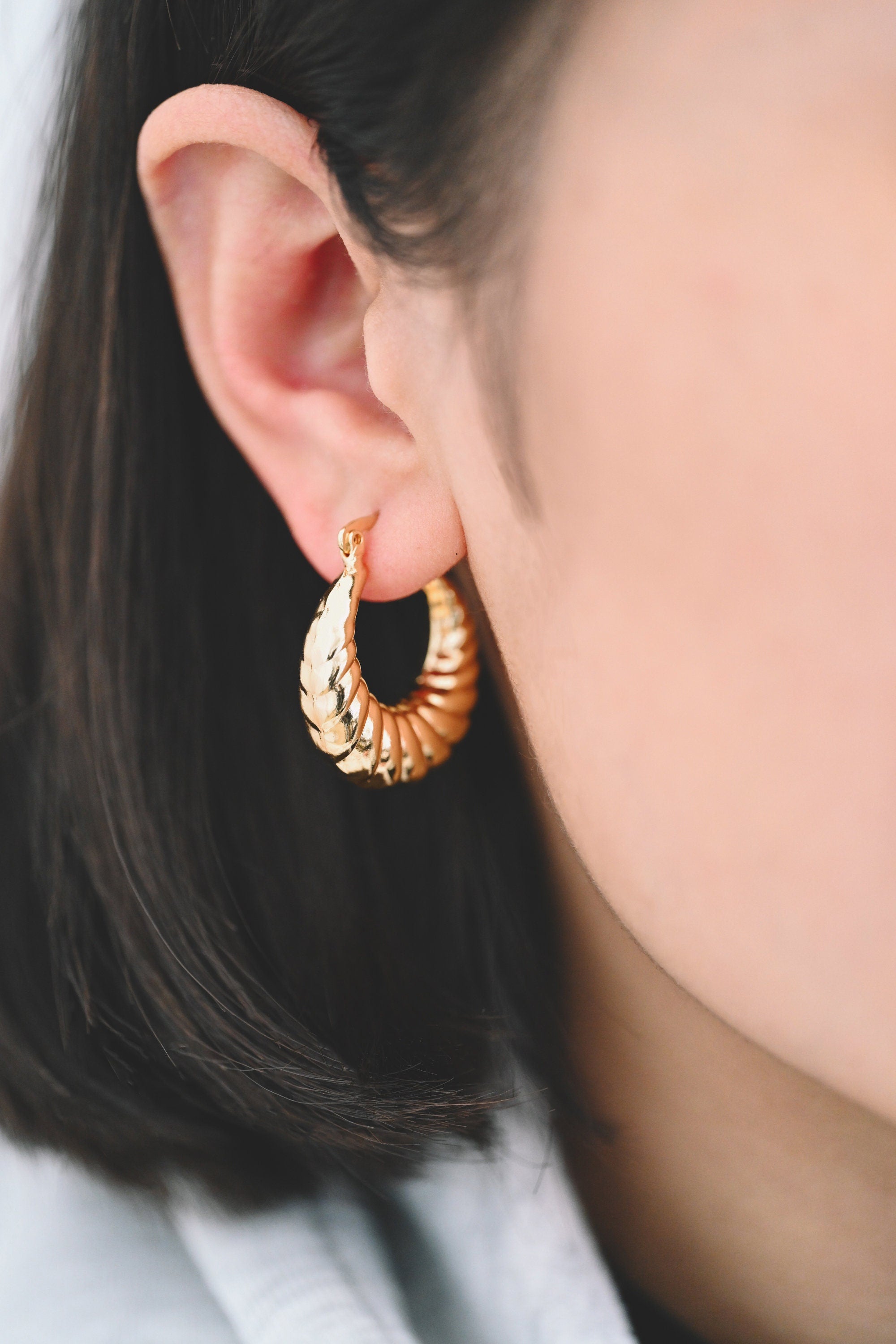 4pcs Gold U-Shaped Earrings 29x25mm, Real Gold plated Brass, Minimalist Hoop Earrings (GB-3762)