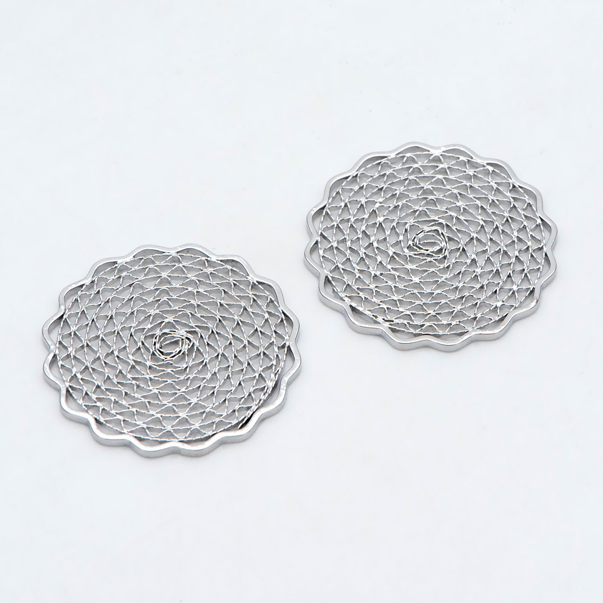 10pcs Gold/ Silver tone Filigree Round Charms 24mm, 18K Gold/ Rhodium plated Brass Floral Connectors (GB-366)