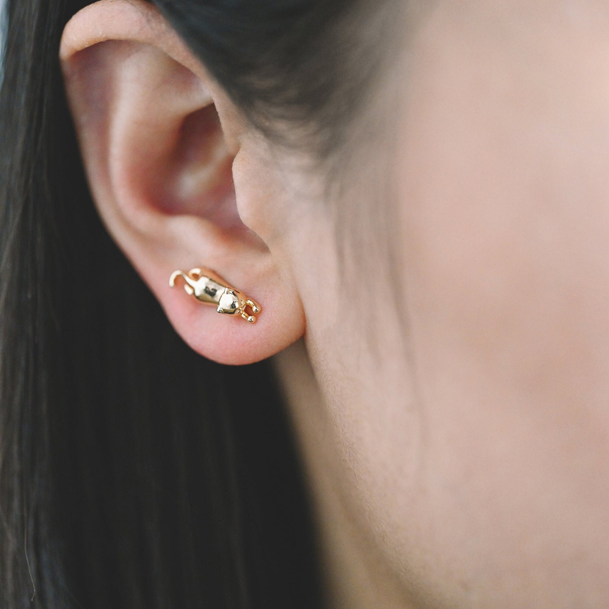 10pcs Gold/ Silver Cat Earrings 16x5mm, Gold/ Rhodium Plated Brass Animal Stud Earrings (GB-4056)