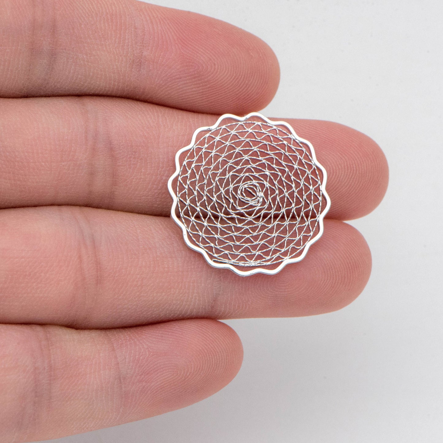 10pcs Gold/ Silver tone Filigree Round Charms 24mm, 18K Gold/ Rhodium plated Brass Floral Connectors (GB-366)