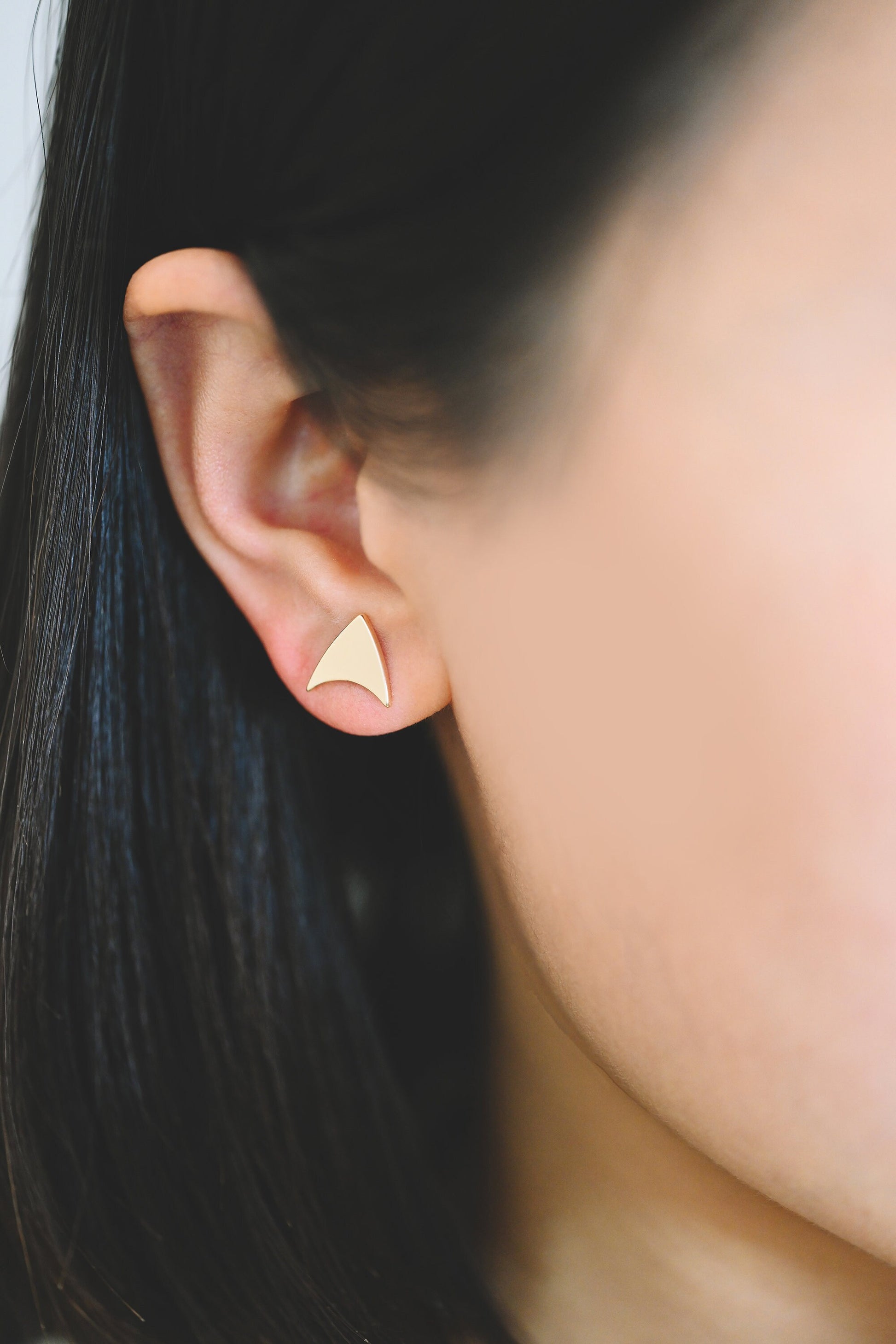 10pcs Gold Arrow Minimalist Earrings, 10mm, Real Gold Plated Brass Geometric Earring Studs (GB-4187)