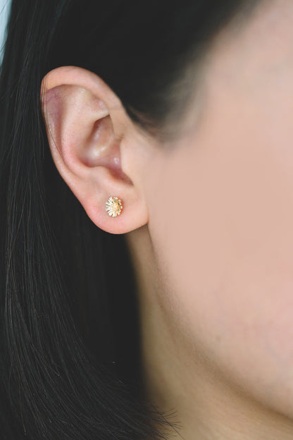 10pcs Gold Tiny Daisy Earrings 6.5mm, Gold Plated Brass, Minimalist Daisy Stud Earrings (GB-4258)