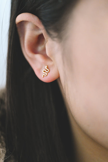 10pcs Gold/ Silver Snake Earrings 6x10mm, Gold/ Rhodium Plated Brass, Minimalist Snake Stud Earrings (GB-4076)