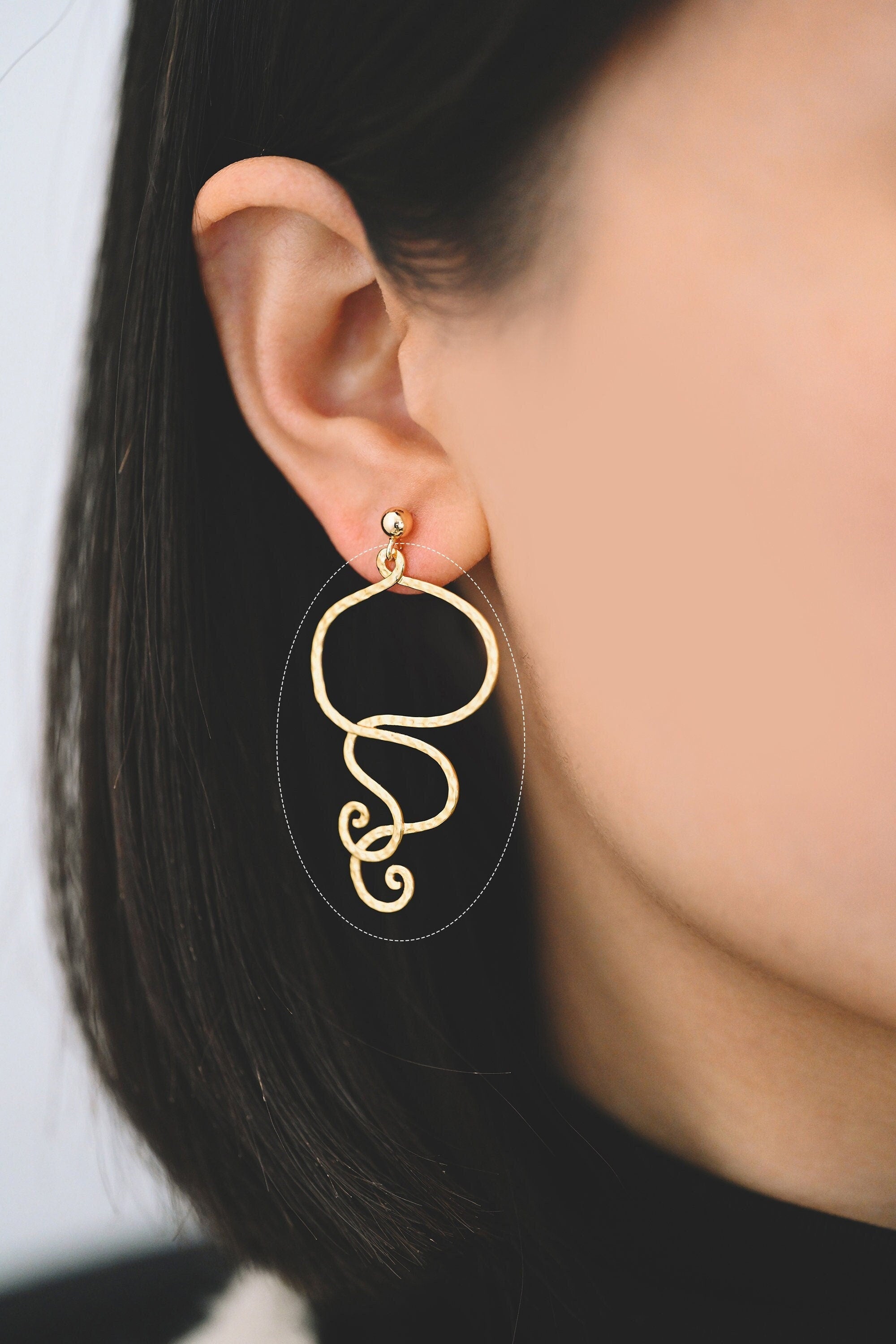 10pcs Gold Hammered Wire Pendants 45x27mm, 18K Gold plated Brass Charms (GB-2750-K)