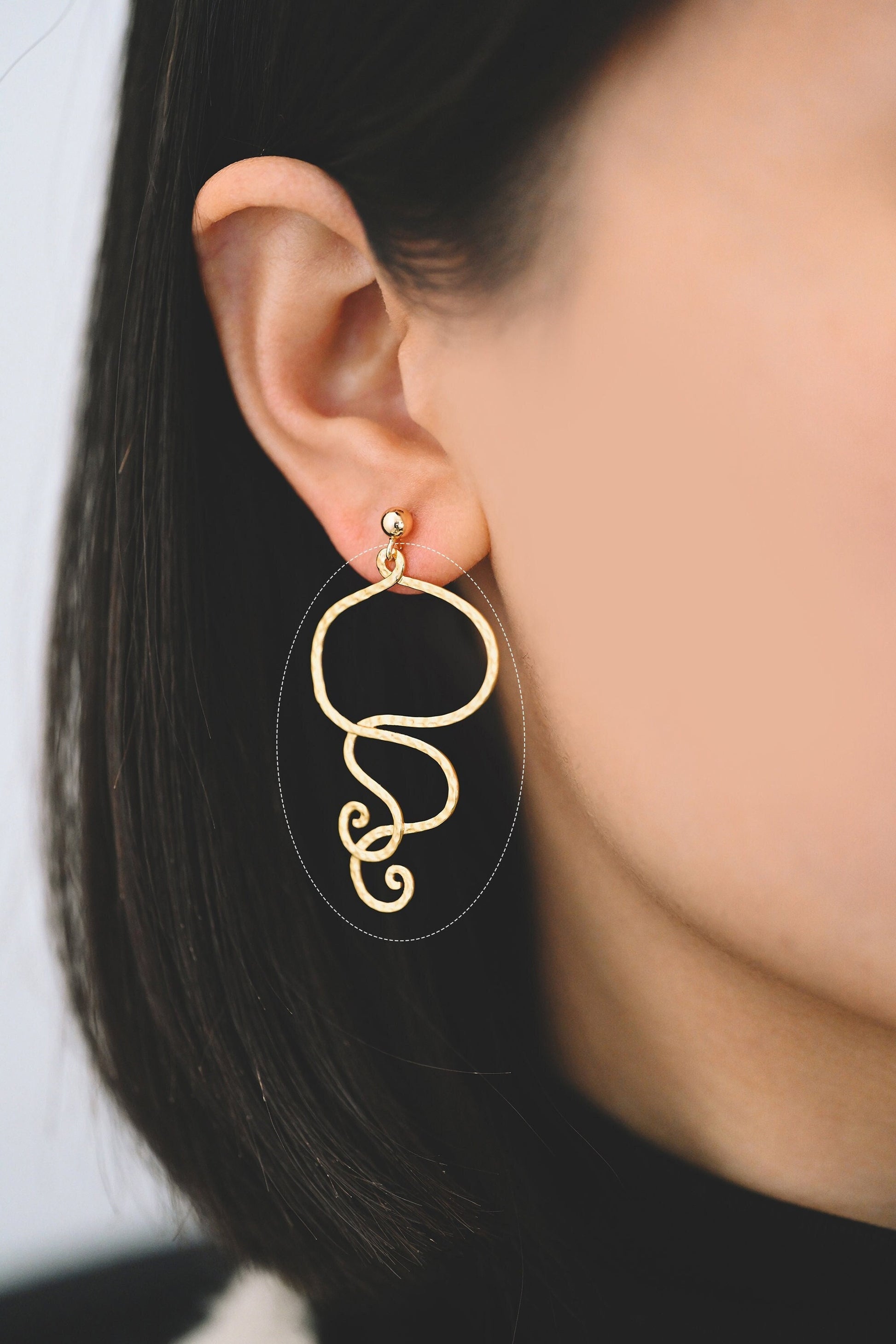 10pcs Gold Hammered Wire Pendants 45x27mm, 18K Gold plated Brass Charms (GB-2750-K)