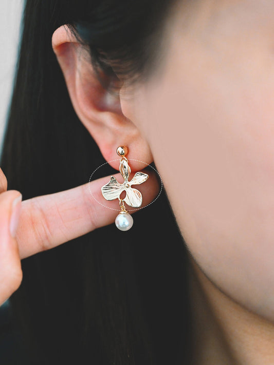 10pcs Gold Flower Charms with 2 Loops, Real Gold plated Brass, Floral Connectors 18mm (GB-4391-B)