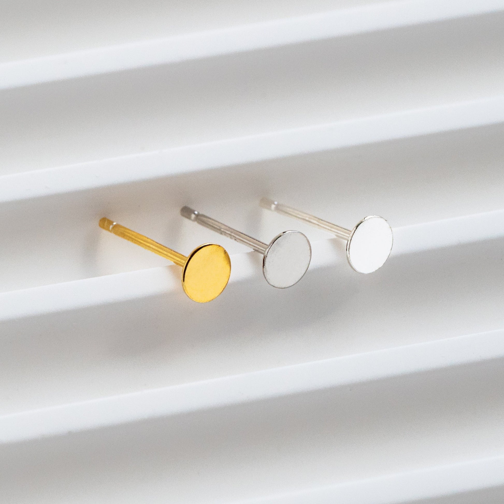 10pcs Sterling Silver Stud Ear Posts, Gold/ Rhodium plated .925 Silver, 4mm Flat Pad/ Cup, Glue On Earring Findings (CY-006)