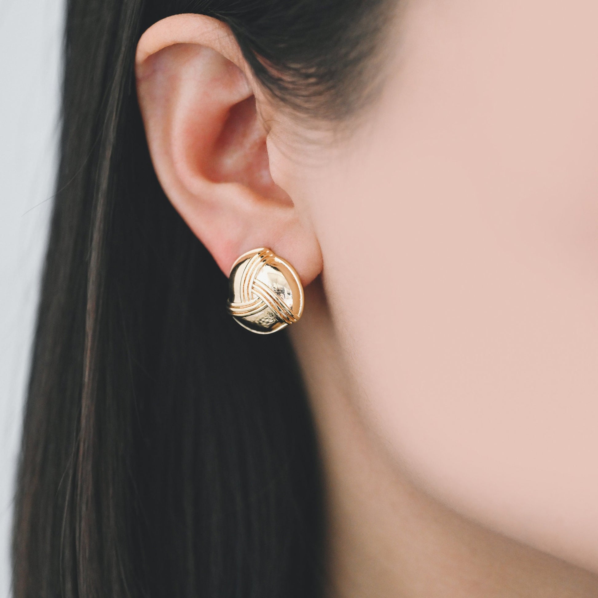 4pcs Gold Knot Stud Earrings: 18K Gold Plated Brass, 17mm (GB-4328)