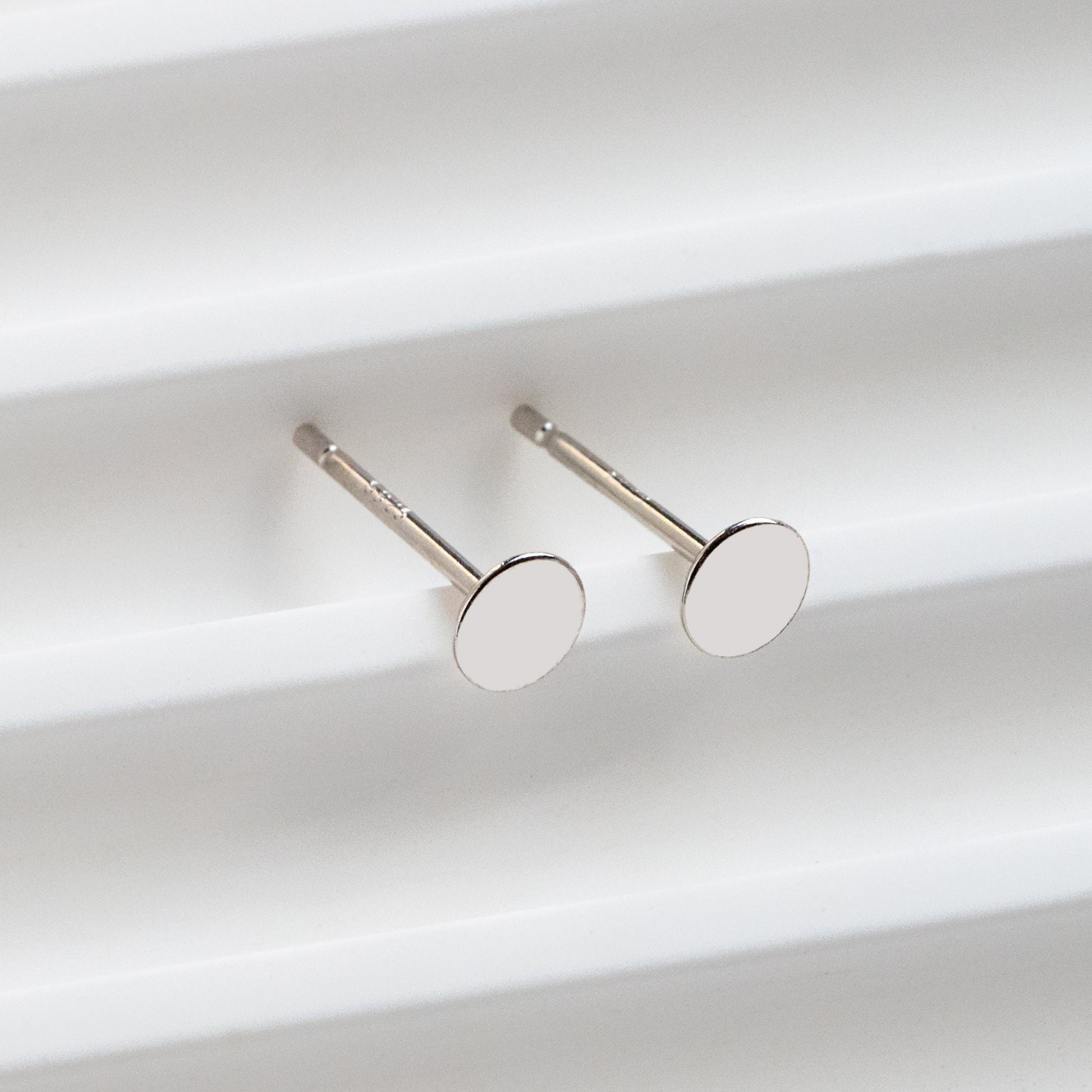 10pcs Sterling Silver Stud Ear Posts, Gold/ Rhodium plated .925 Silver, 4mm Flat Pad/ Cup, Glue On Earring Findings (CY-006)