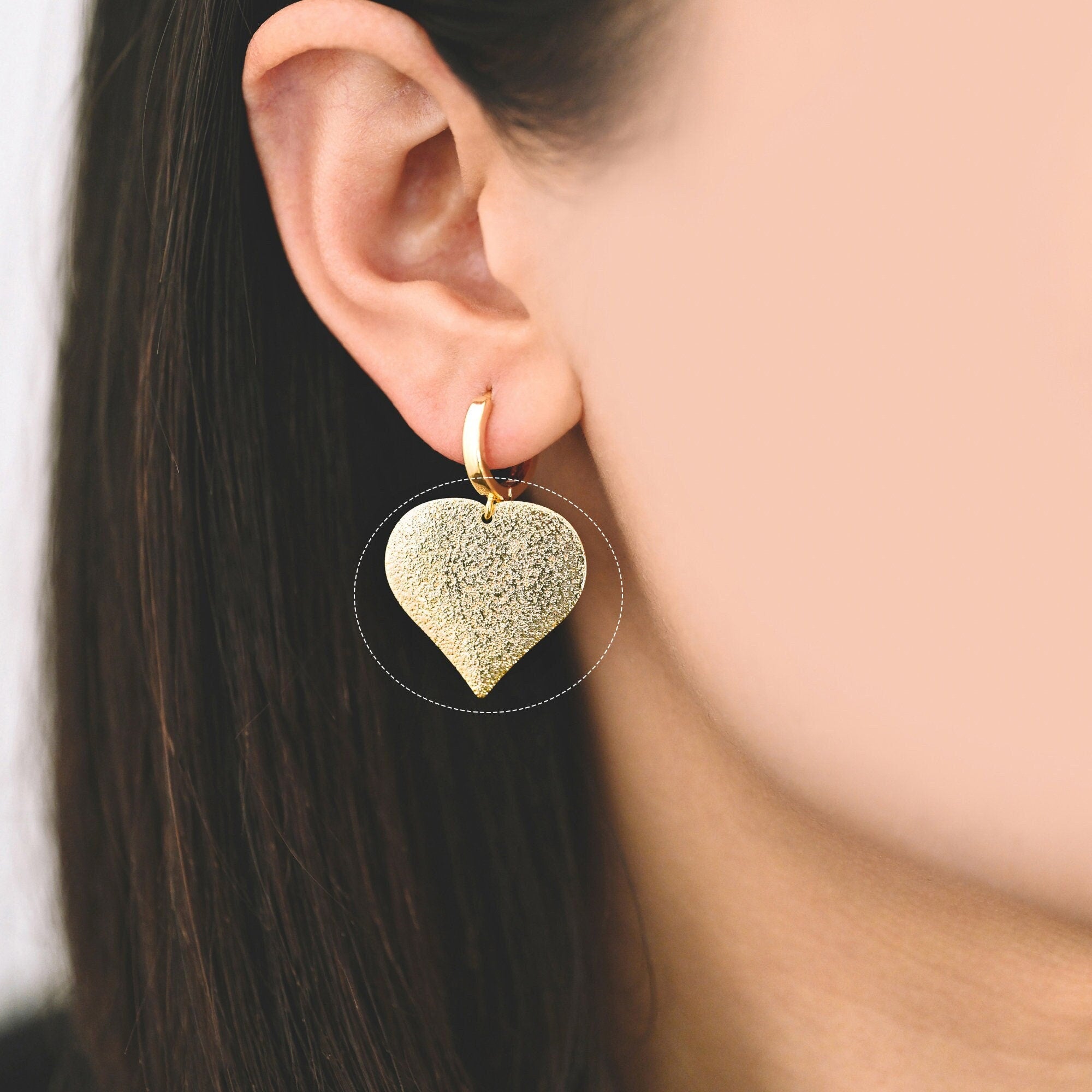 10pcs Gold Heart Pendants 23mm, Gold plated Brass Heart Charms (GB-265-E)