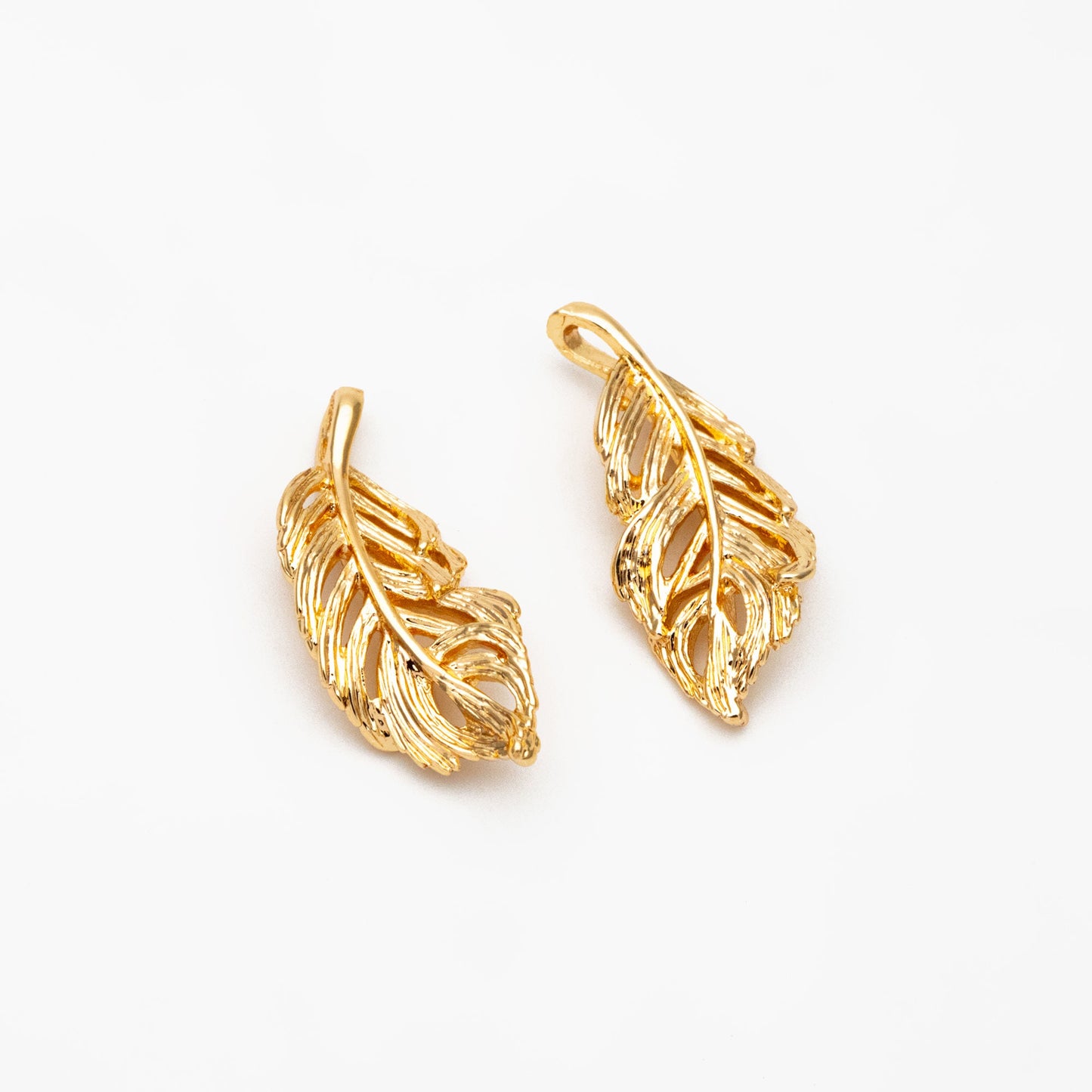 4pcs Gold plated Brass Feather Charm Pendants 22mm (GB-858-A)