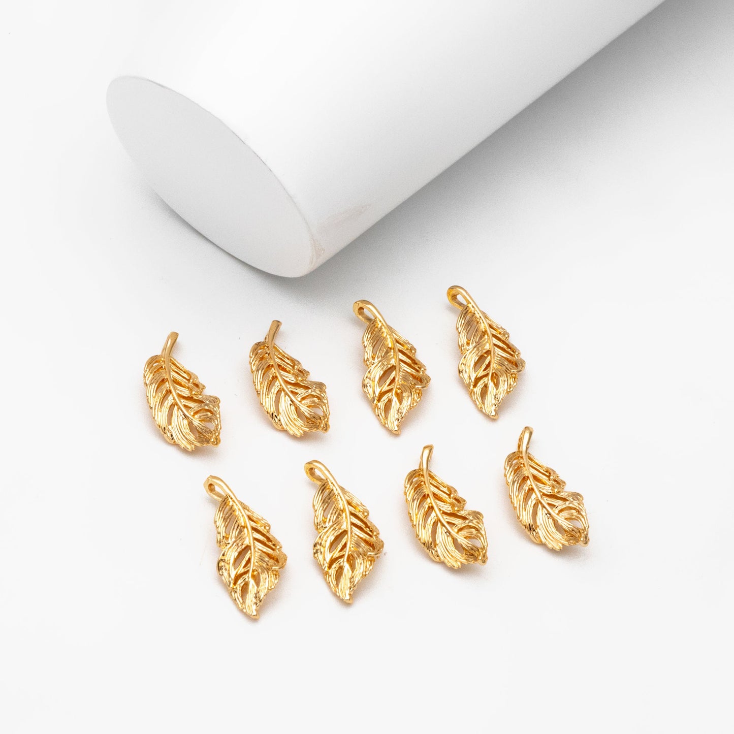 4pcs Gold plated Brass Feather Charm Pendants 22mm (GB-858-A)