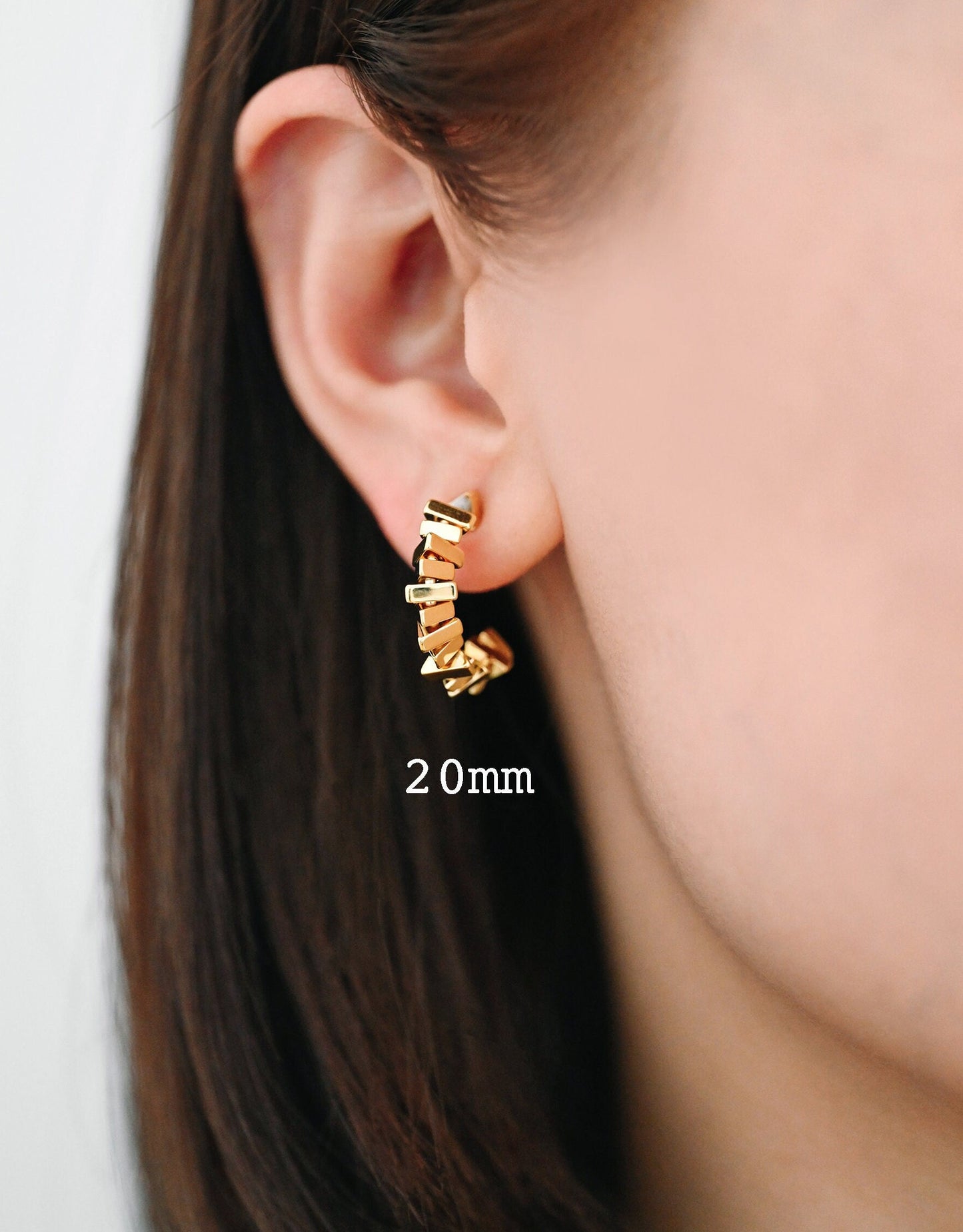 4pcs Gold Round Circle Ear Posts 20/24mm, Triangle Beaded Stud Earrings, Simple Geometric Hoop Earrings (GB-3379)
