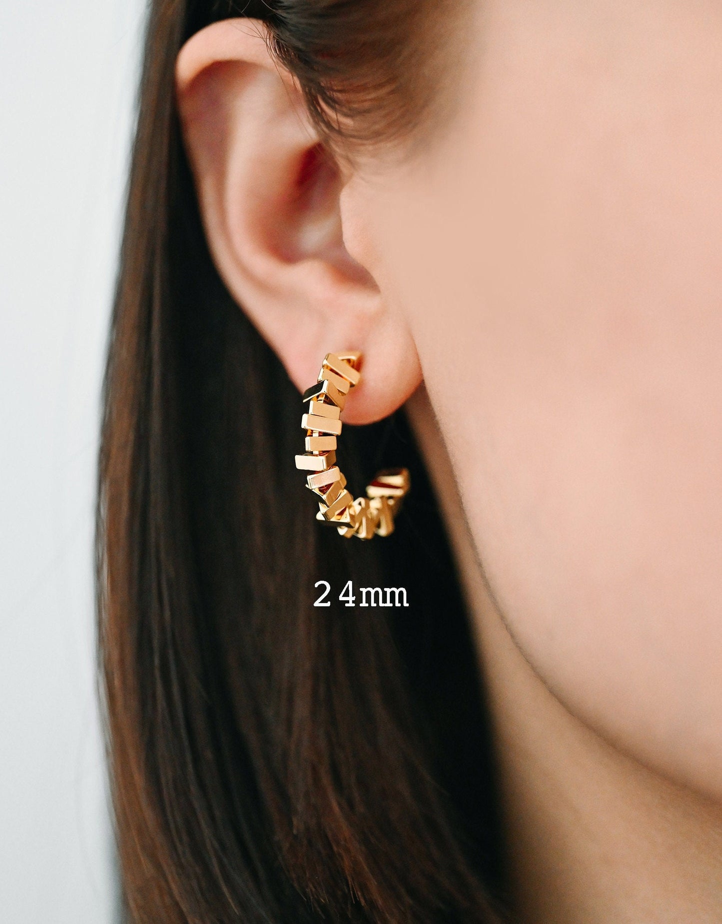 4pcs Gold Round Circle Ear Posts 20/24mm, Triangle Beaded Stud Earrings, Simple Geometric Hoop Earrings (GB-3379)