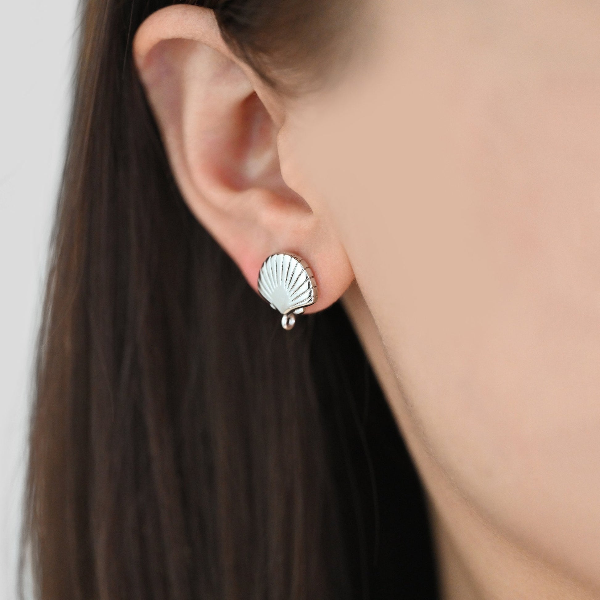 10pcs Gold/ Silver Tone Shell Earring with Loop 14x13mm, Gold/ Rhodium plated Brass Seashell Stud Earrings (GB-4339)