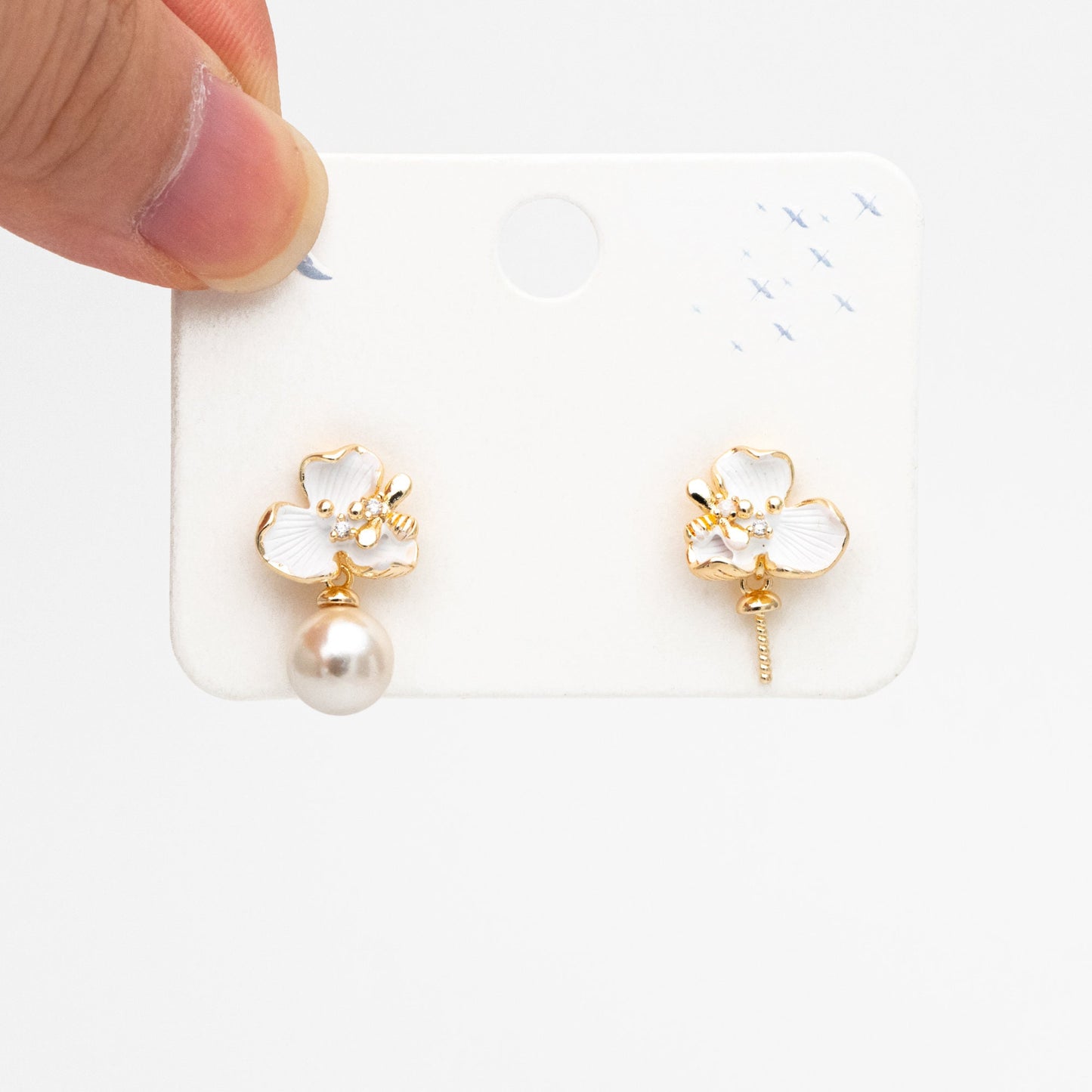 4pcs White Enamel Flower and Bee Earrings, Pearl Earring Mounts, Half Drilled Pearls Earring Settings (GB-4448)