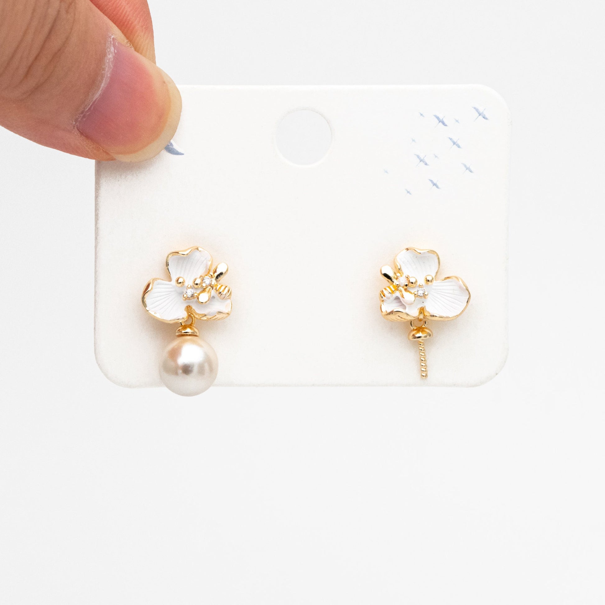 4pcs White Enamel Flower and Bee Earrings, Pearl Earring Mounts, Half Drilled Pearls Earring Settings (GB-4448)