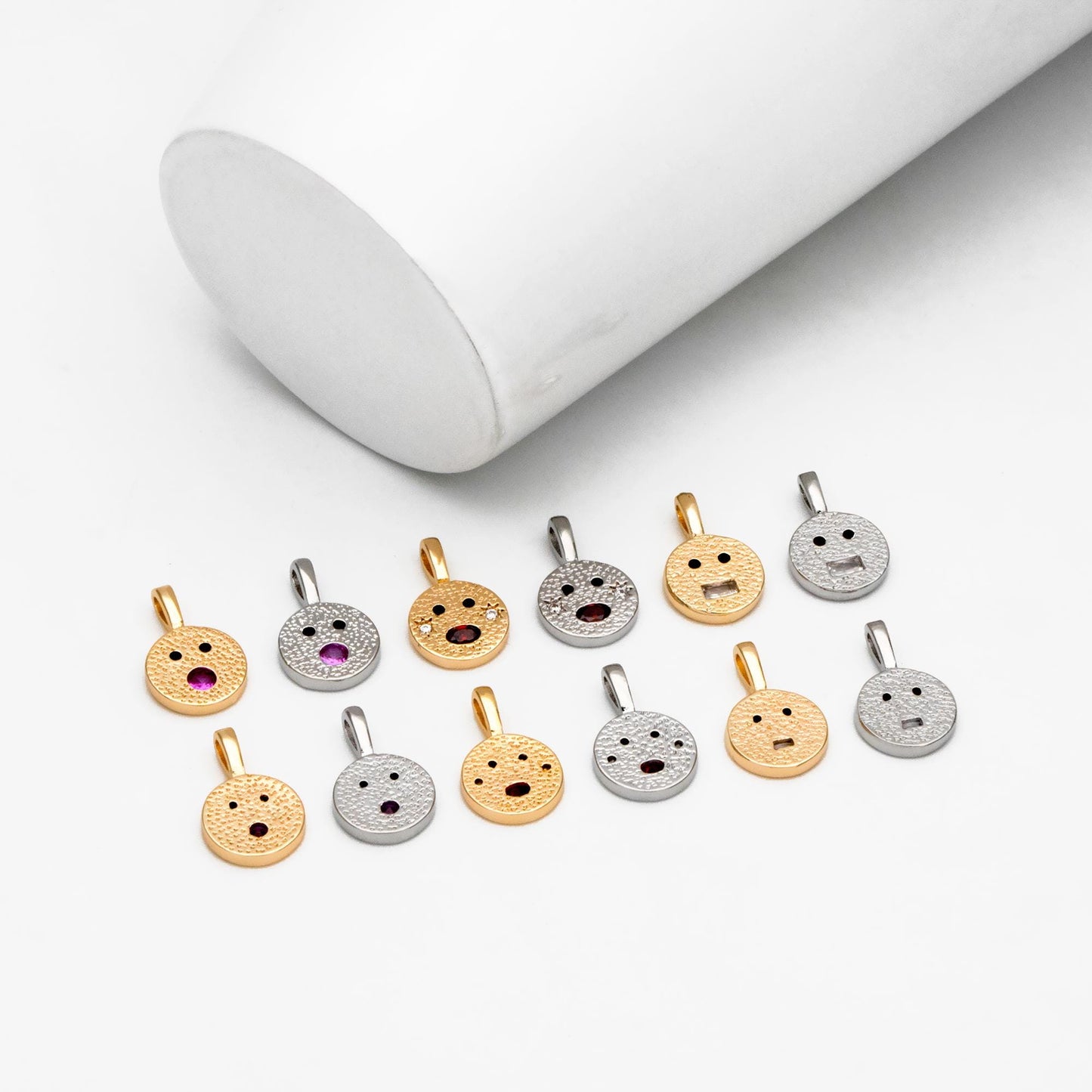 4pcs CZ Pave Gold/ Silver Tone Round Face Charms, 18K Gold/ Rhodium plated Brass, Round Disc Pendants (GB-4503)