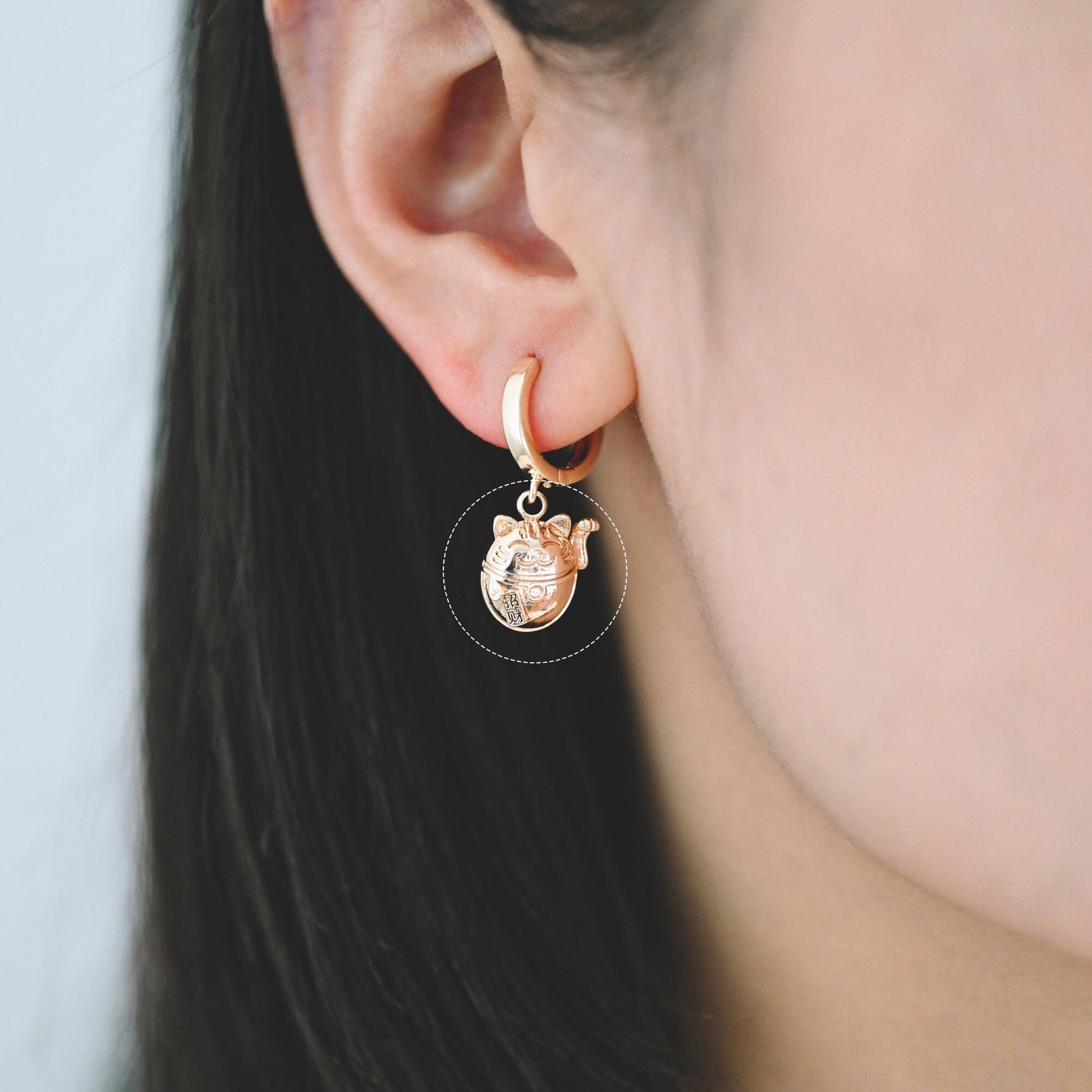 10pcs Gold plated Brass Cat Charms, Lucky Cat Maneki Neko Pendants (GB-2431)