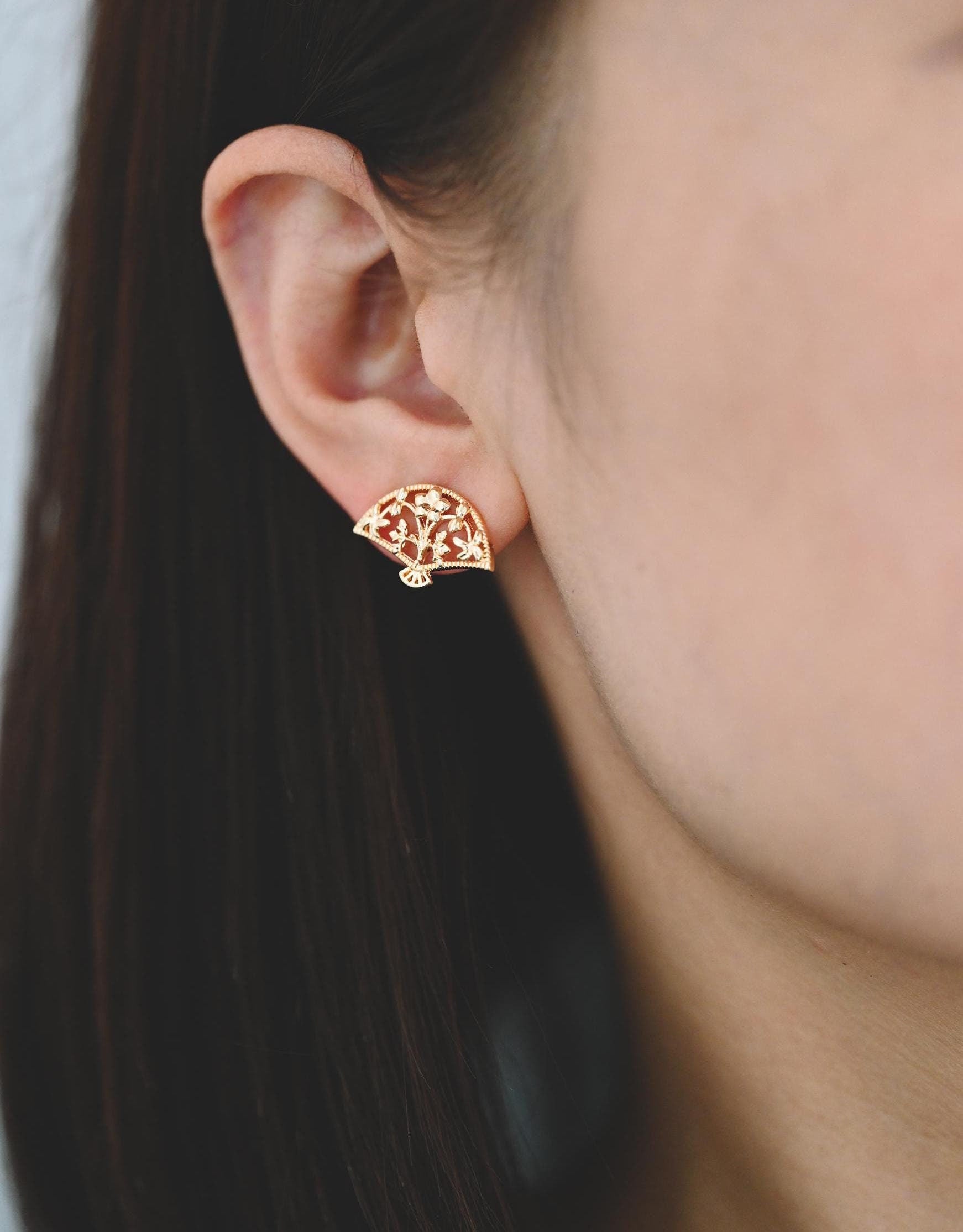 10pcs Gold/ Silver Tone Fan Shape Earrings, Gold/ Rhodium Plated Brass, Flower Fan Stud Earrings (#GB-4486)