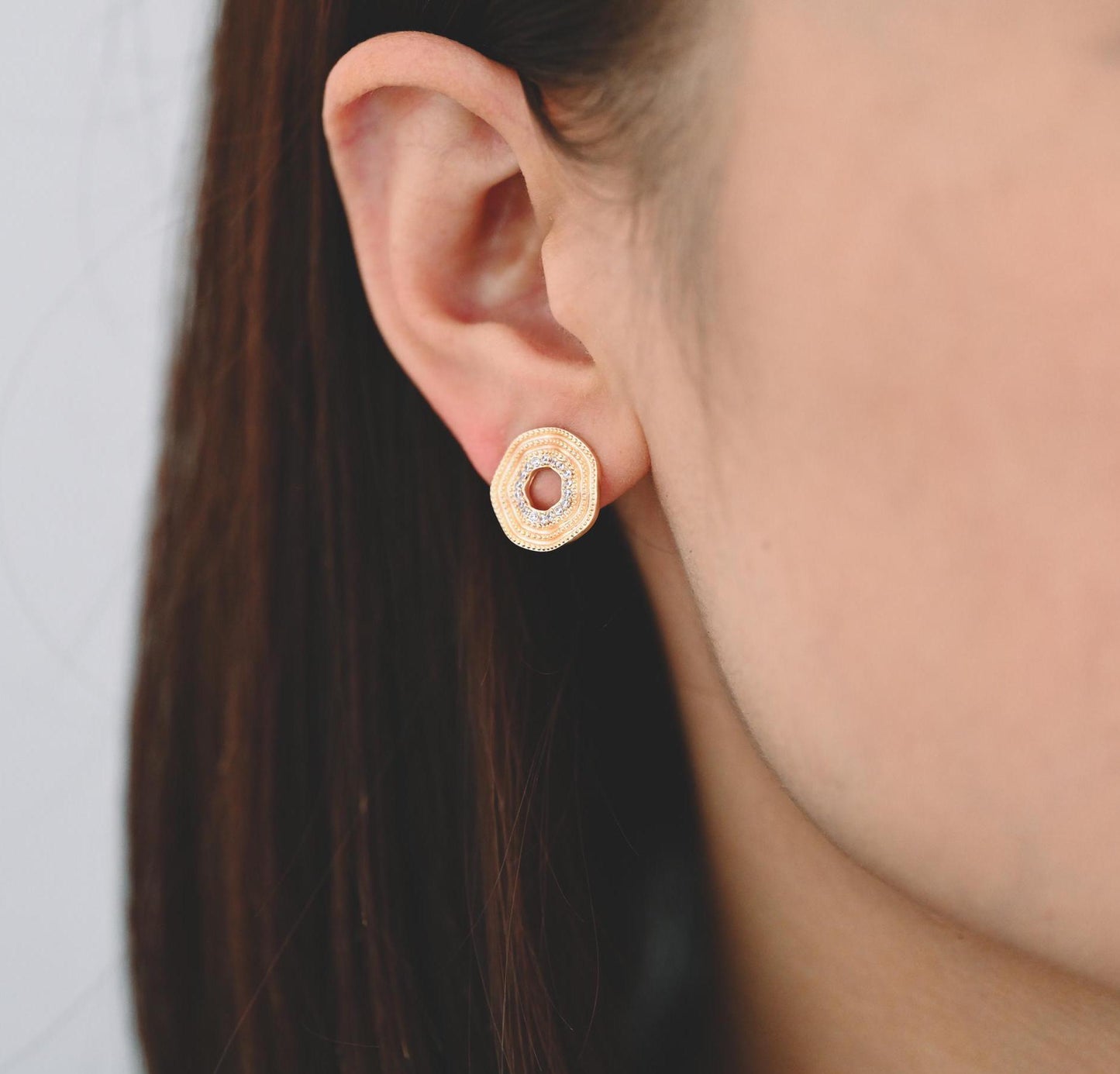 4pcs CZ Pave Gold/ Silver Tone Round Wave Earrings 14mm, Gold/ Rhodium Plated Brass Dainty Stud Earrings (GB-4487)