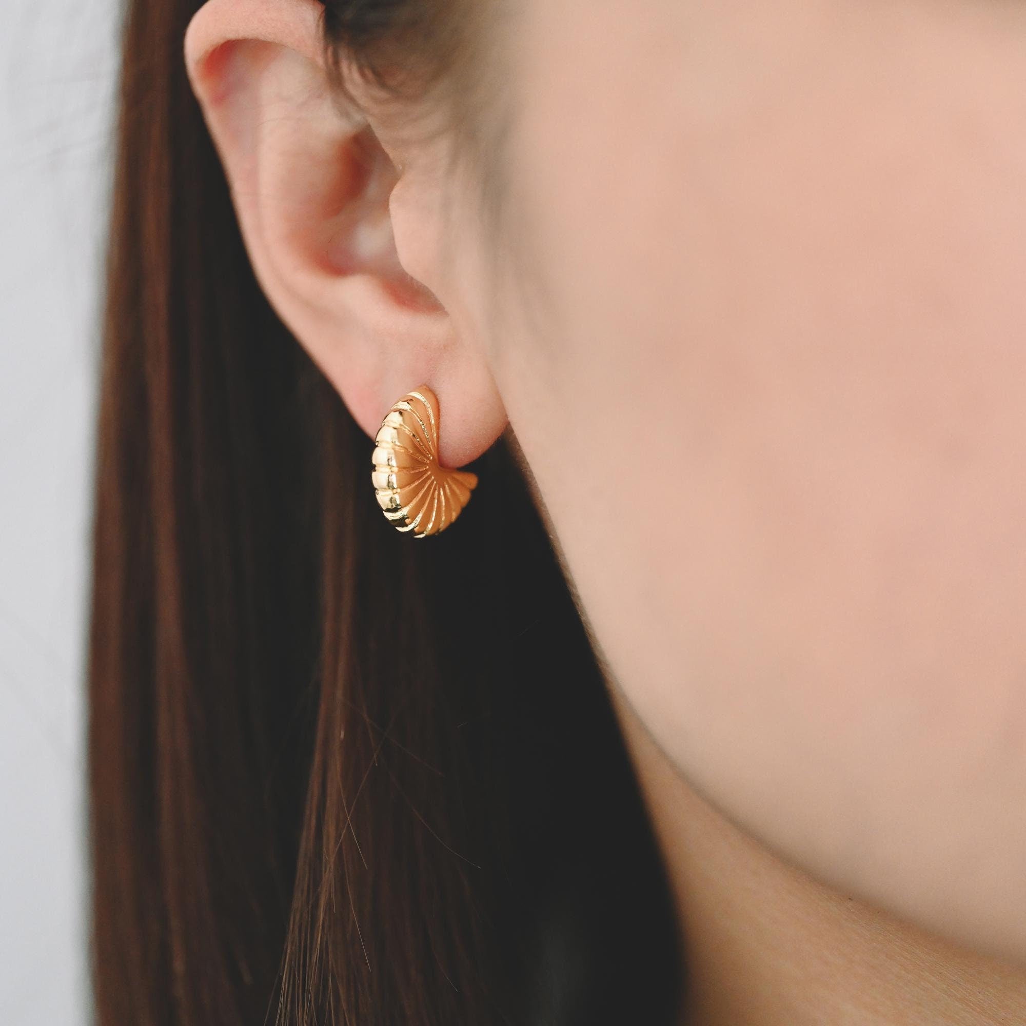 4pcs Gold/ Silver Shell Earrings 17mm, Gold/ Rhodium plated Brass, Dainty Geometric Stud Earrings (GB-4478)