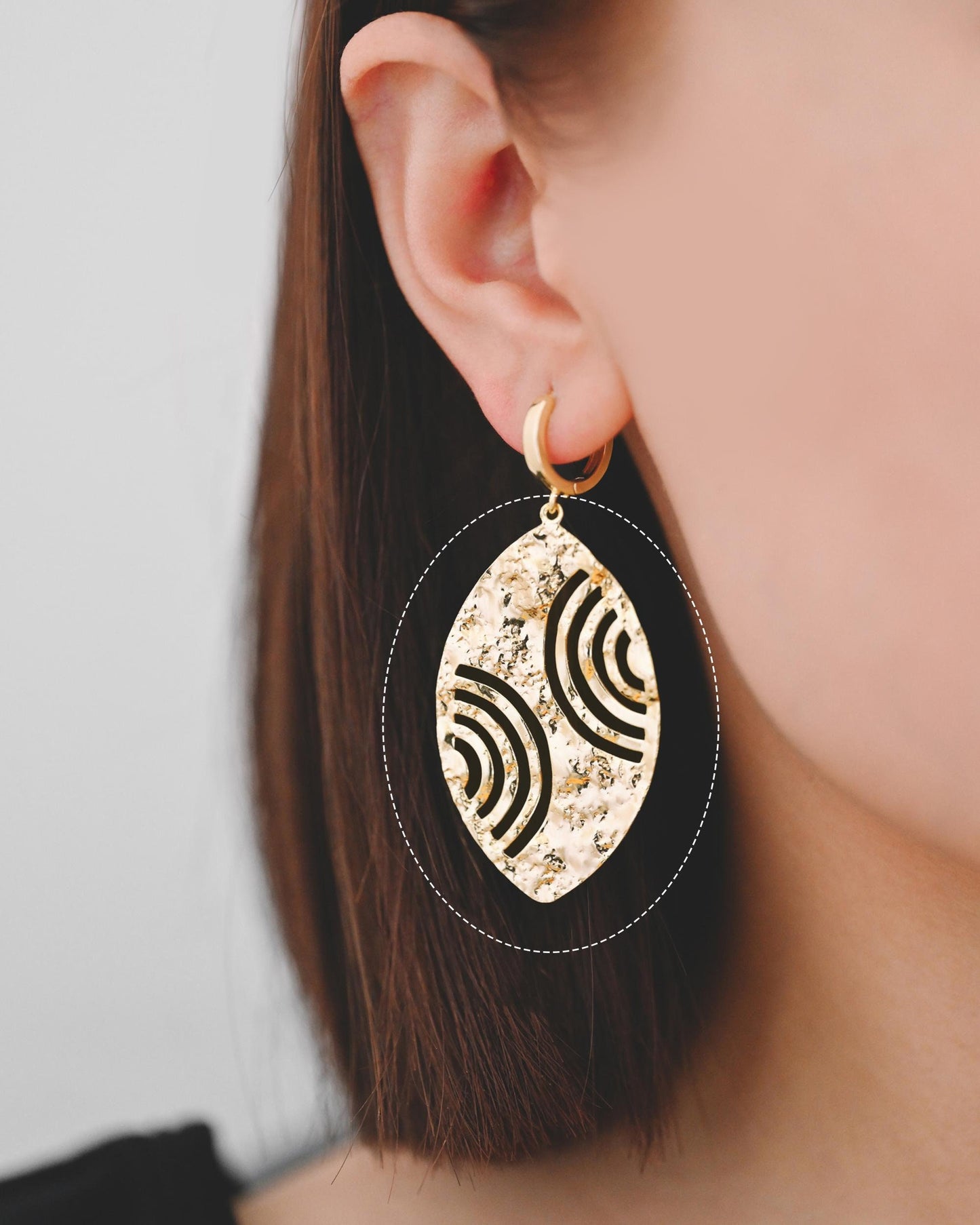 10pcs Gold Oval Disc Pendants 49x28mm, Gold plated Brass Geometric Hammered Charms (GB-1422-F)