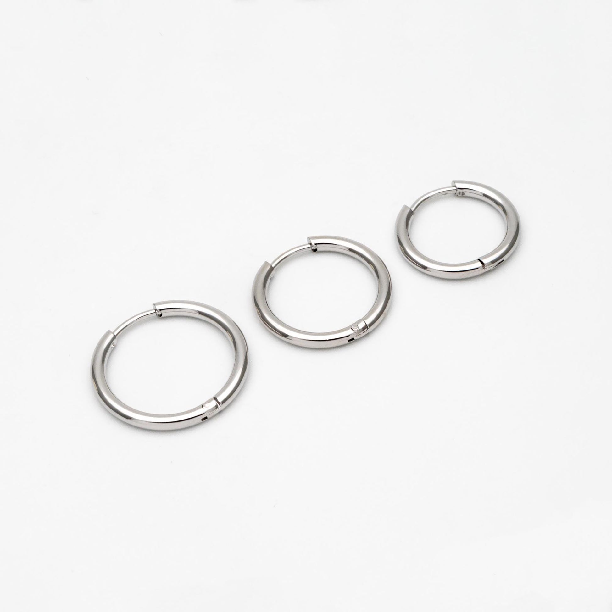 10pcs Gold/ Silver Tone Huggie Hoop Earrings, 2mm thick, 16/ 18/ 20mm, Stainless Steel Huggies, Minimalist Hoop Earrings (GB-2209)