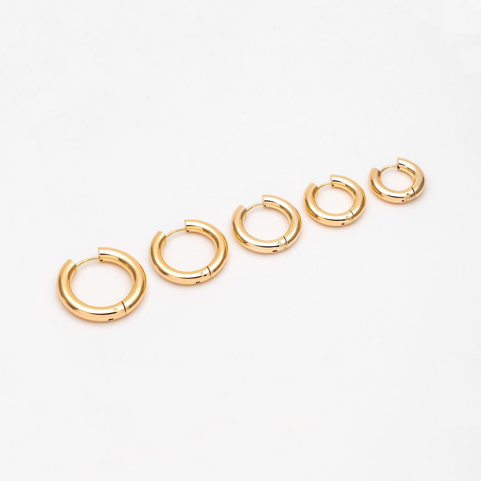4pcs Gold/ Silver Tone Chunky Hoop Huggies, 4mm Thick, 18/ 20/ 22/ 24/ 26mm, Stainless Steel Hoop Earrings, Minimalist Earrings (GB-3301)