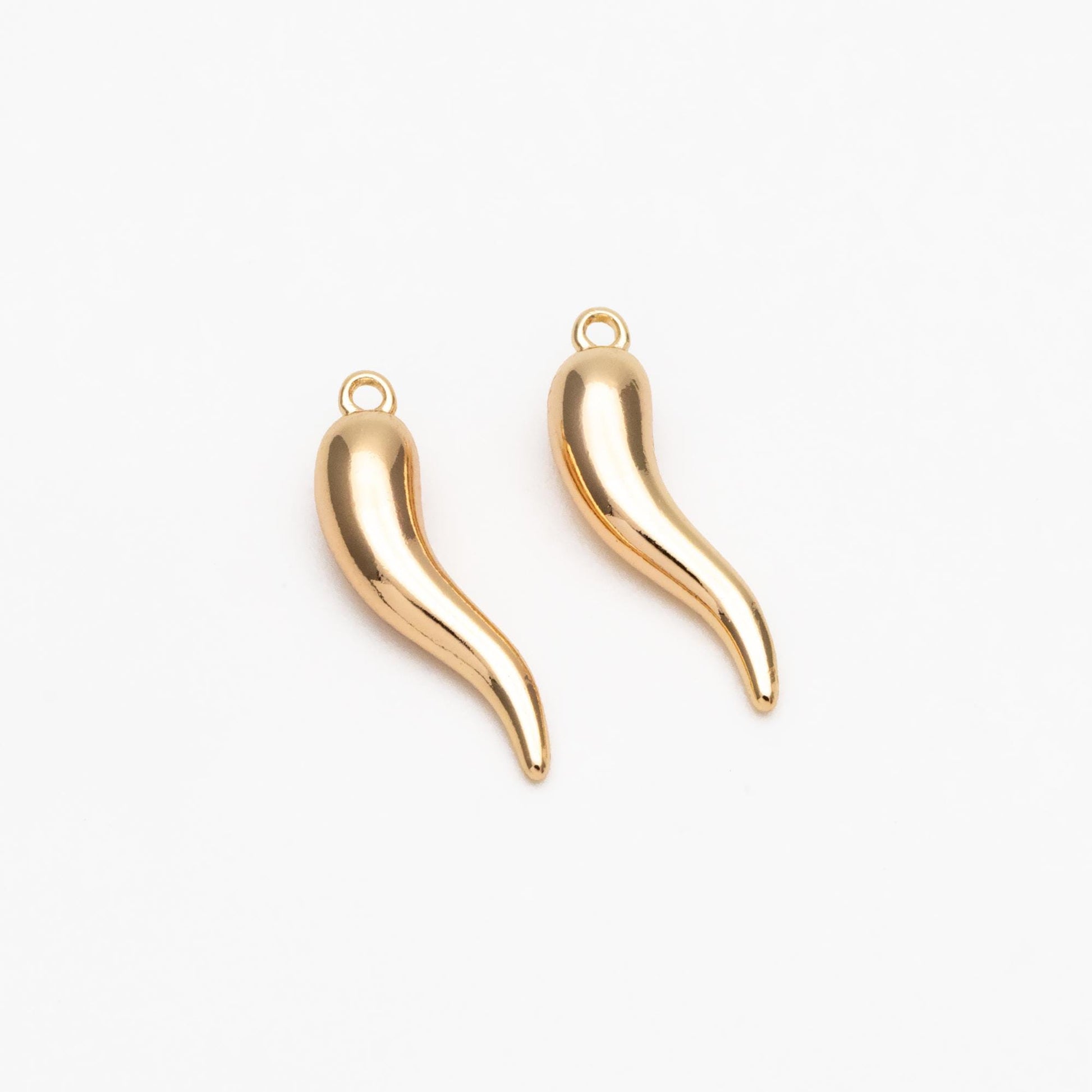 10pcs Gold Chili Charms, 18K Gold plated Brass, Pepper Pendants (GB-4606)