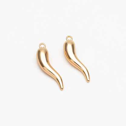 10pcs Gold Chili Charms, 18K Gold plated Brass, Pepper Pendants (GB-4606)