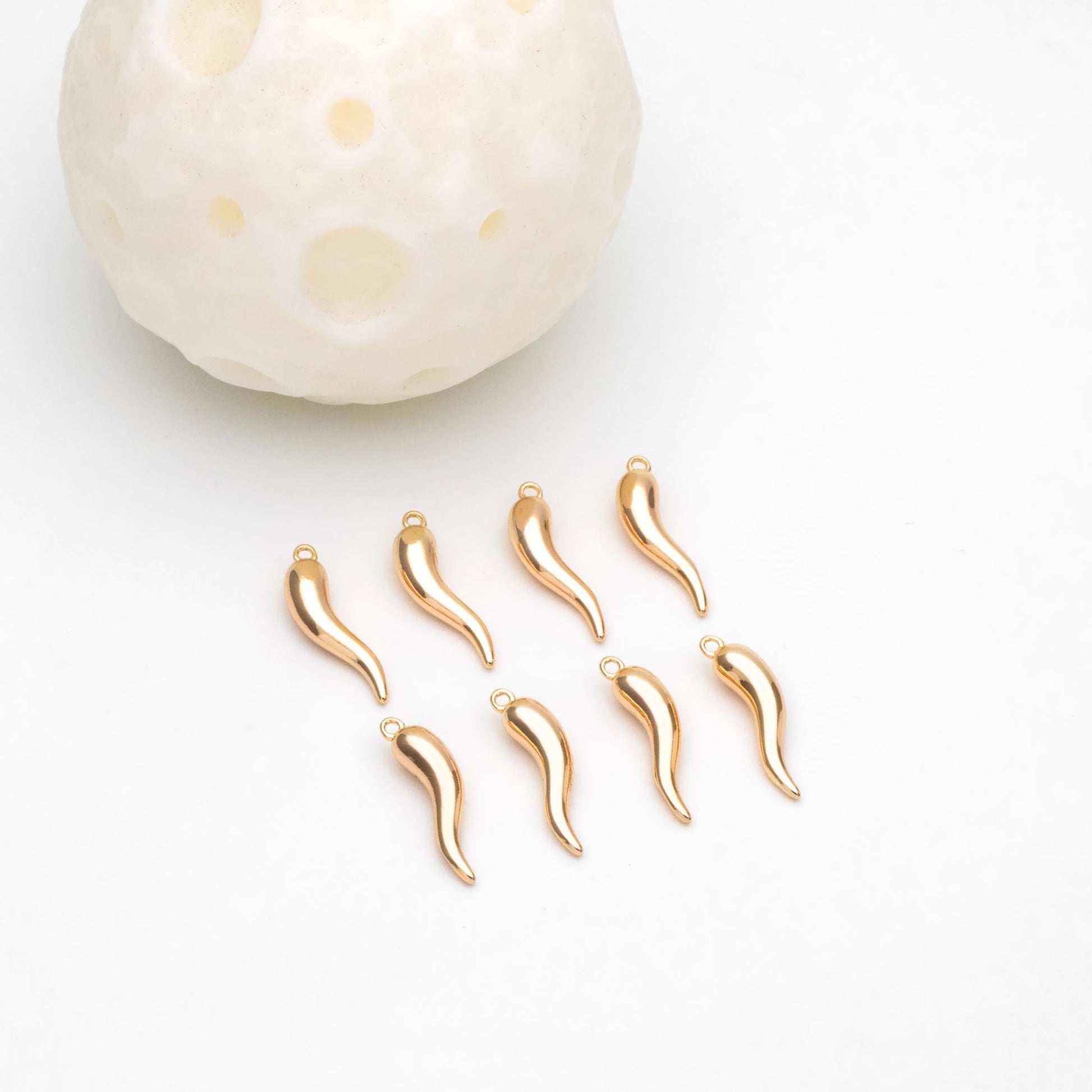 10pcs Gold Chili Charms, 18K Gold plated Brass, Pepper Pendants (GB-4606)