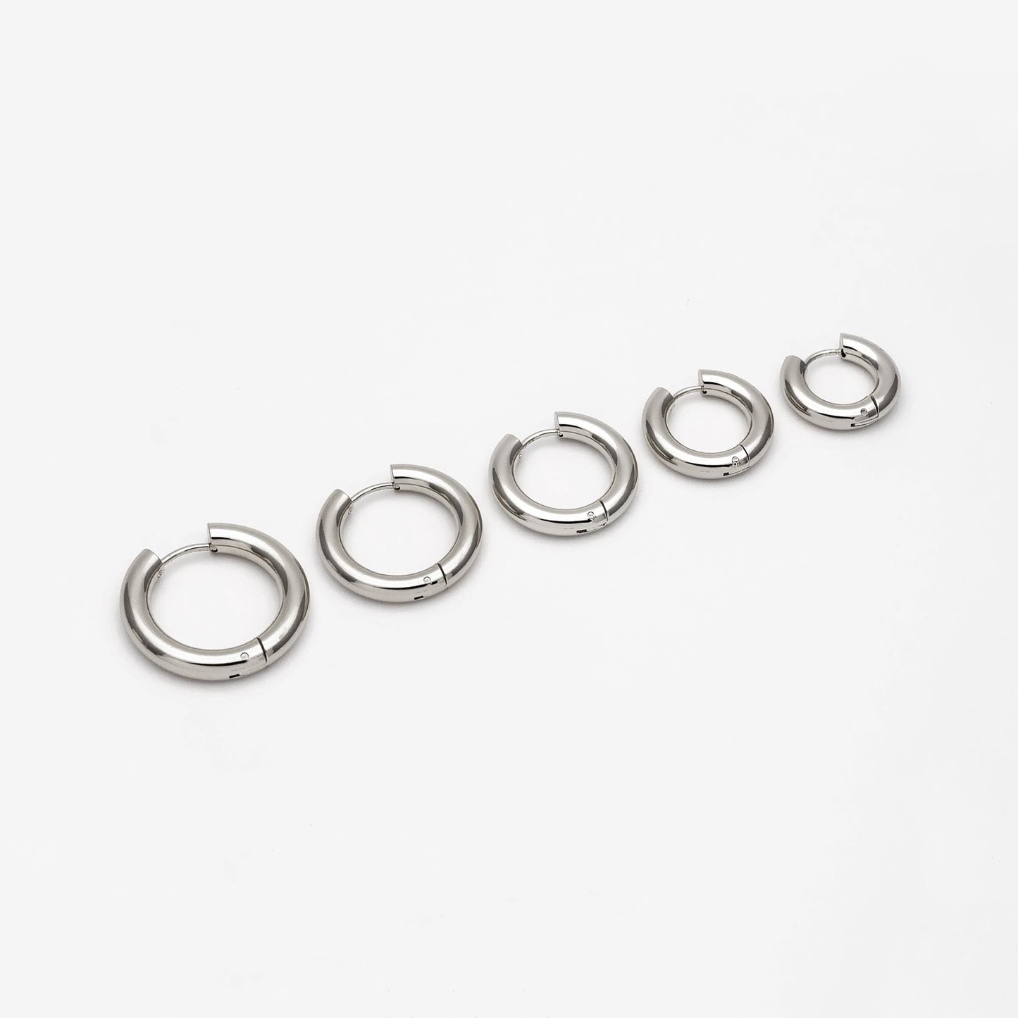 4pcs Gold/ Silver Tone Chunky Hoop Huggies, 4mm Thick, 18/ 20/ 22/ 24/ 26mm, Stainless Steel Hoop Earrings, Minimalist Earrings (GB-3301)