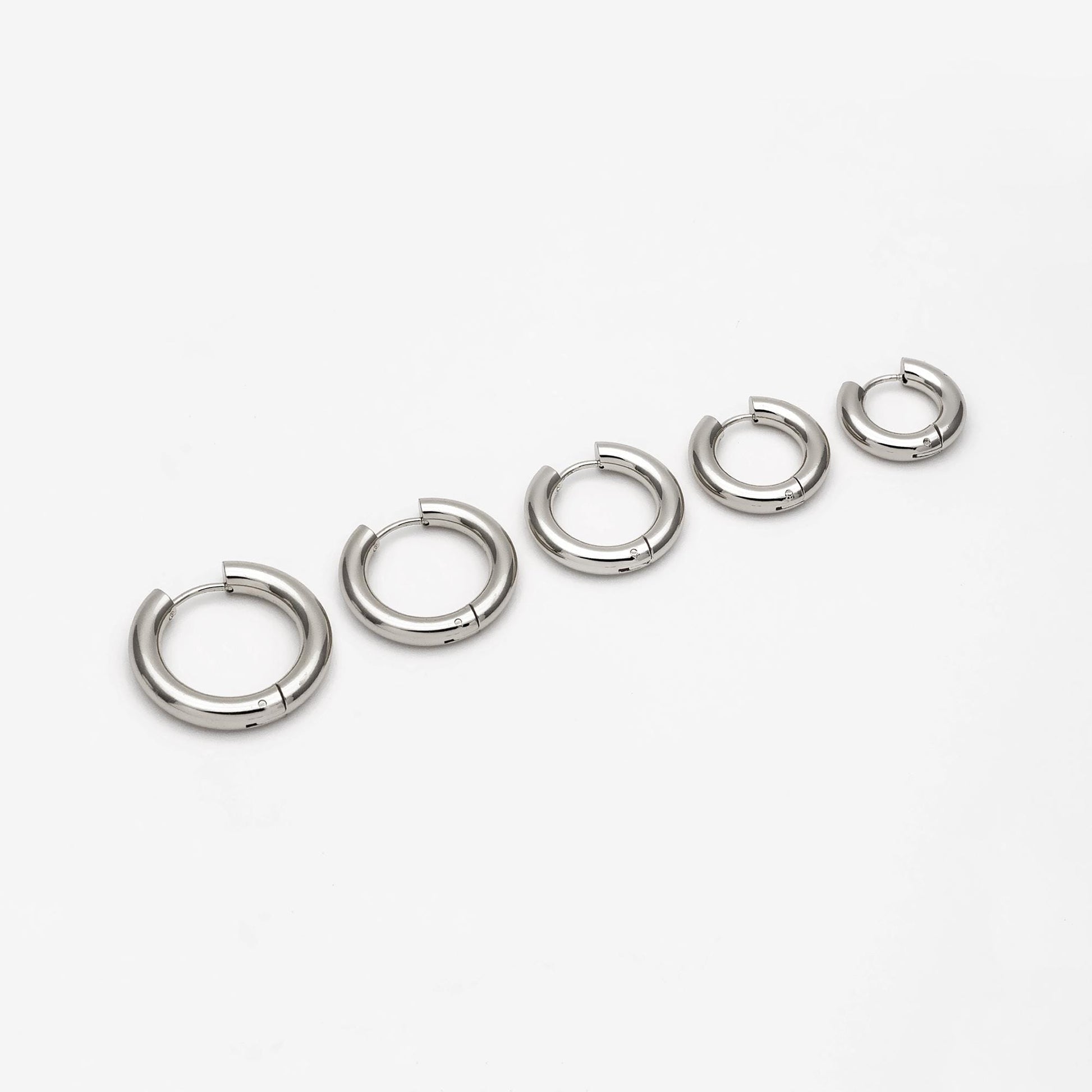 4pcs Gold/ Silver Tone Chunky Hoop Huggies, 4mm Thick, 18/ 20/ 22/ 24/ 26mm, Stainless Steel Hoop Earrings, Minimalist Earrings (GB-3301)