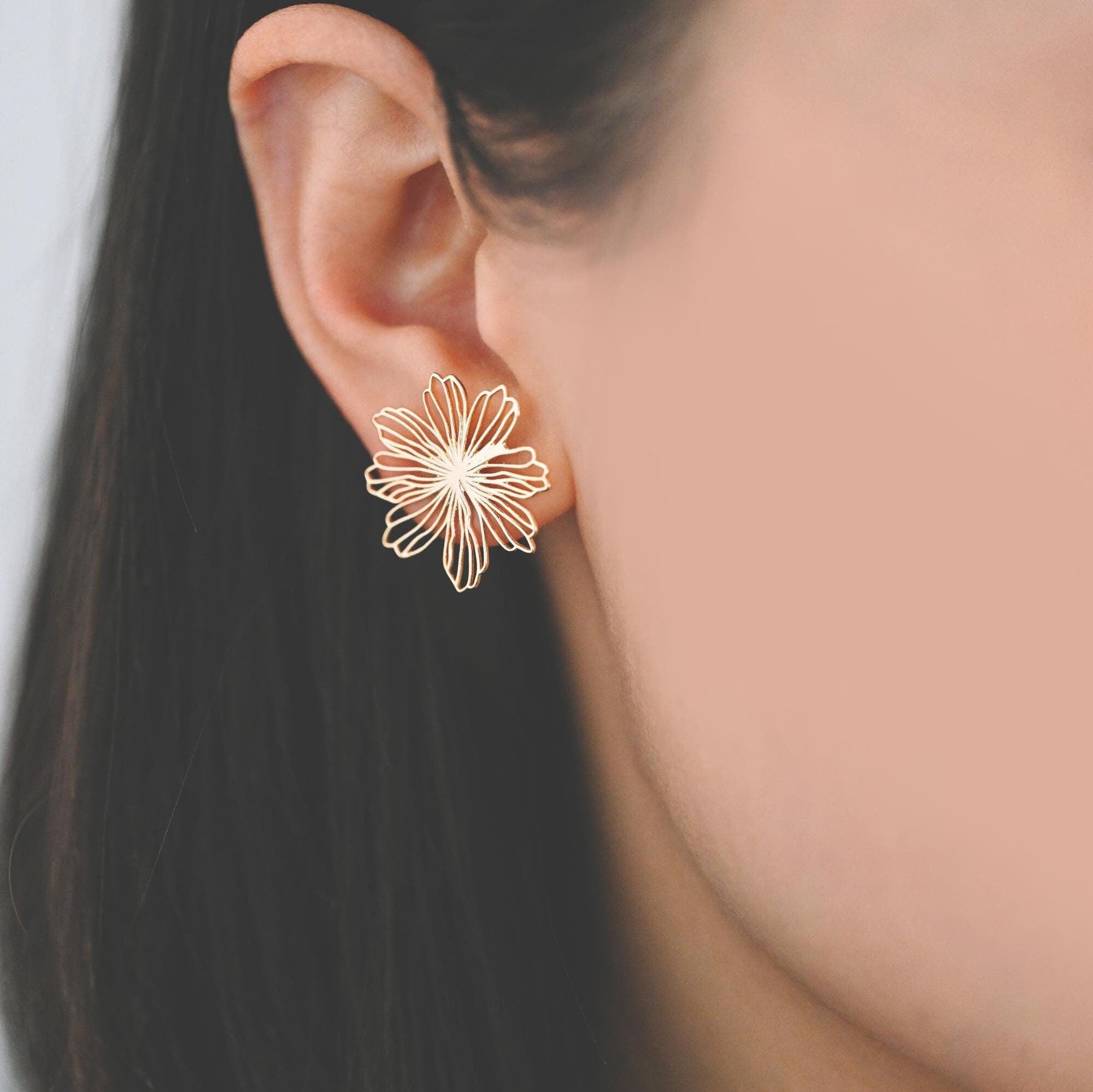 4pcs Gold/ Silver Hollow Flower Post Earrings 22x23mm, Gold/ Rhodium plated Brass Floral Stud Earring (#GB-4000)