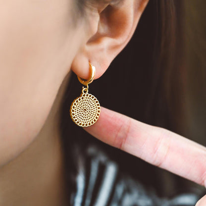 10pcs Gold Round Swirl Charms, Gold plated Brass, Hollow Spiral Pendants (GB-3596)