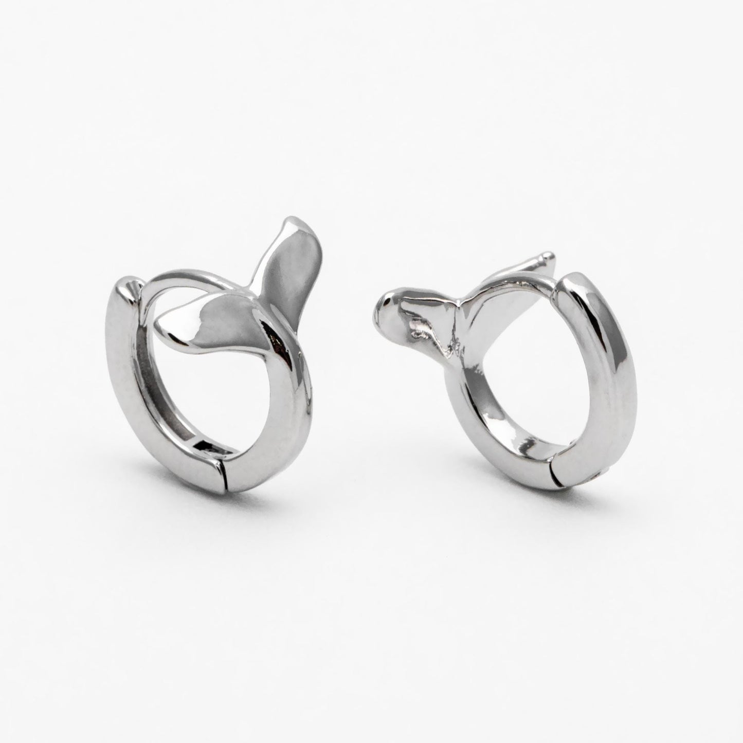 4pcs Gold/ Silver Whale Tail Hoop Earrings, Dainty Huggie Earrings, Minimalist Hoops, Huggies (GB-4340)