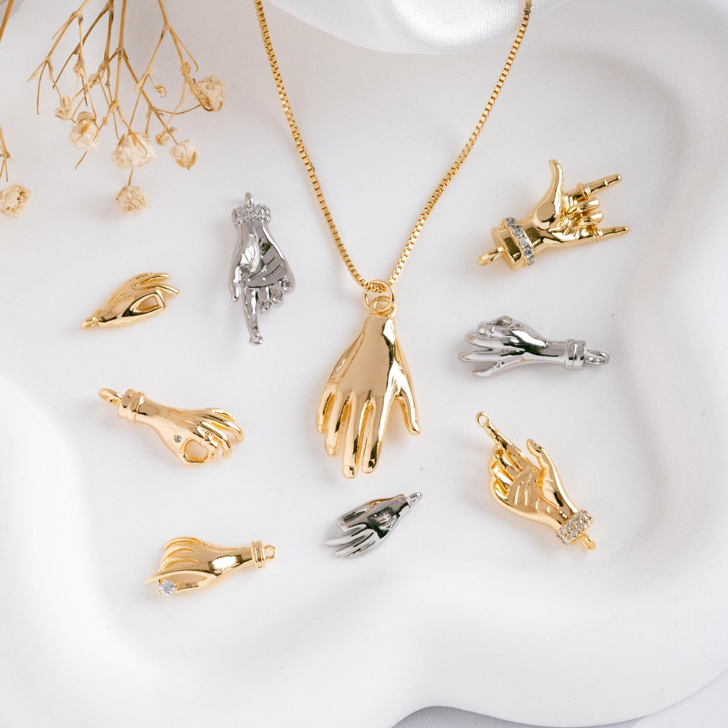 4pcs Gold/ Silver Hand Charms, Gold/ Rhodium plated Brass, DIY Jewelry Making Supplies (GB-4156)