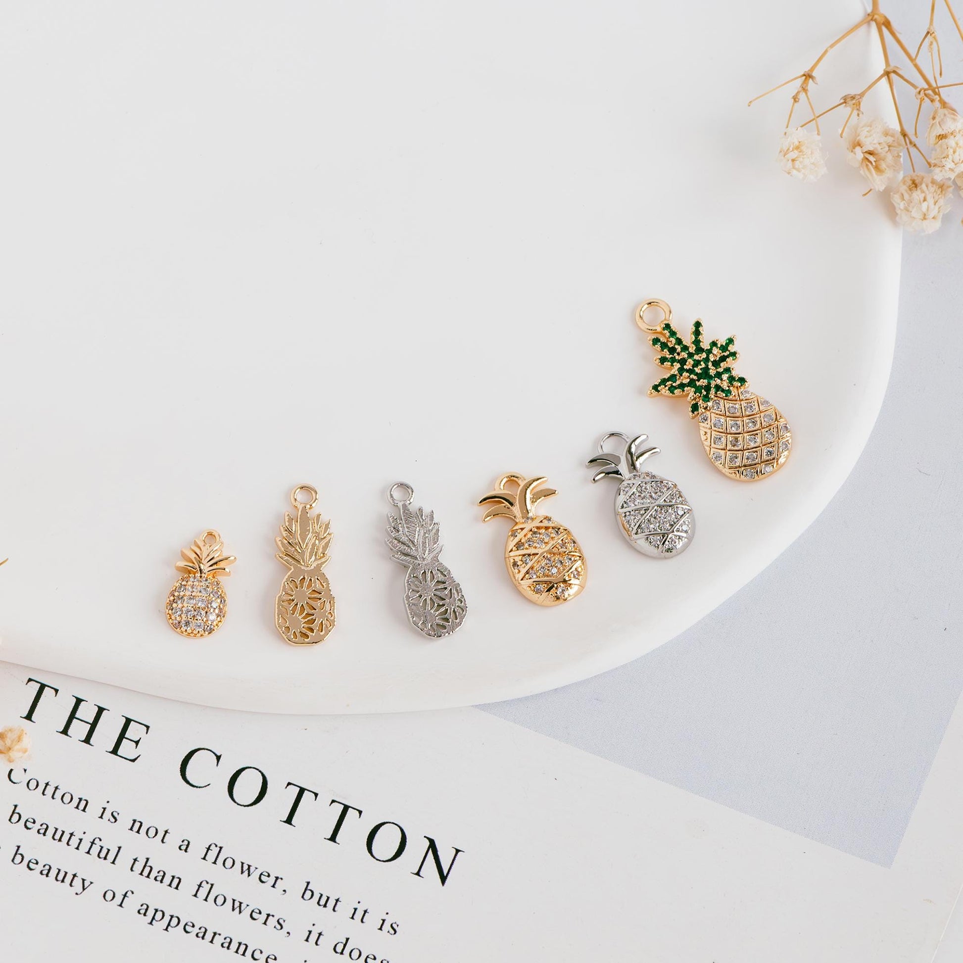 4pcs Gold/ Silver Tone Pineapple Charms , 18K Gold/ Rhodium plated Brass Pineapple Pendants (GB-4095)