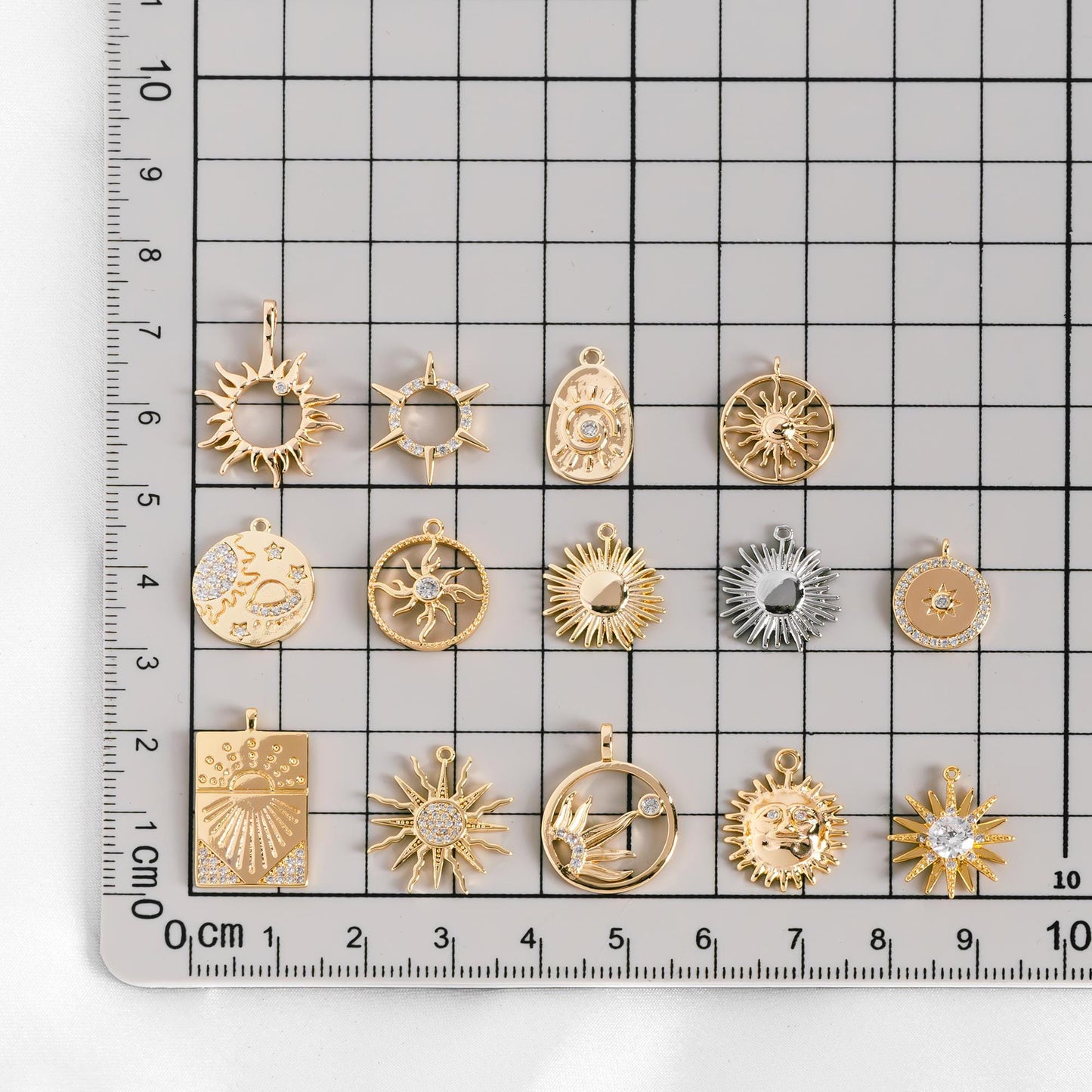 4pcs Gold Sun Charms , 18K Gold plated Brass, Sun Pendants Wholesale (GB-1311)