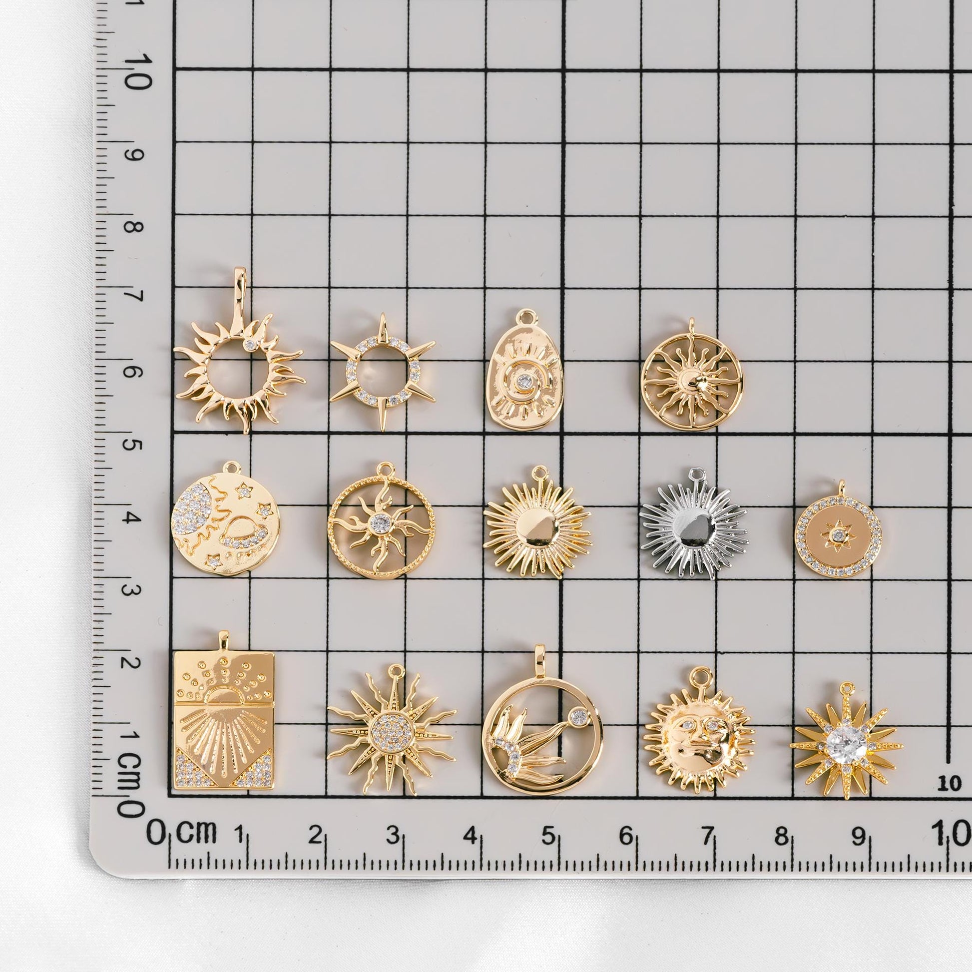 4pcs Gold Sun Charms , 18K Gold plated Brass, Sun Pendants Wholesale (GB-1311)