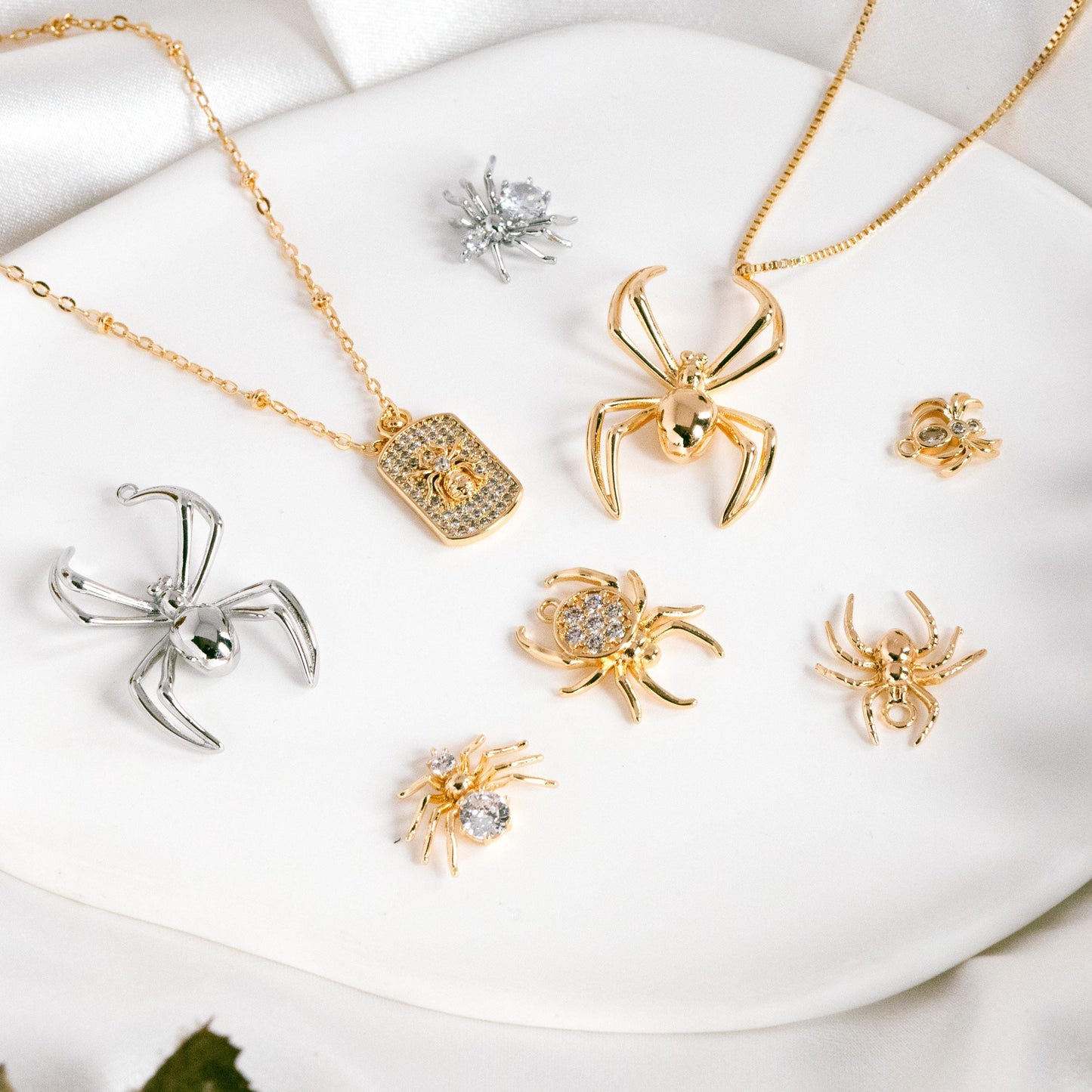 4pcs Spider Pendant Charm for Earrings and Necklaces - Arachnid Jewelry Making (GB-672)