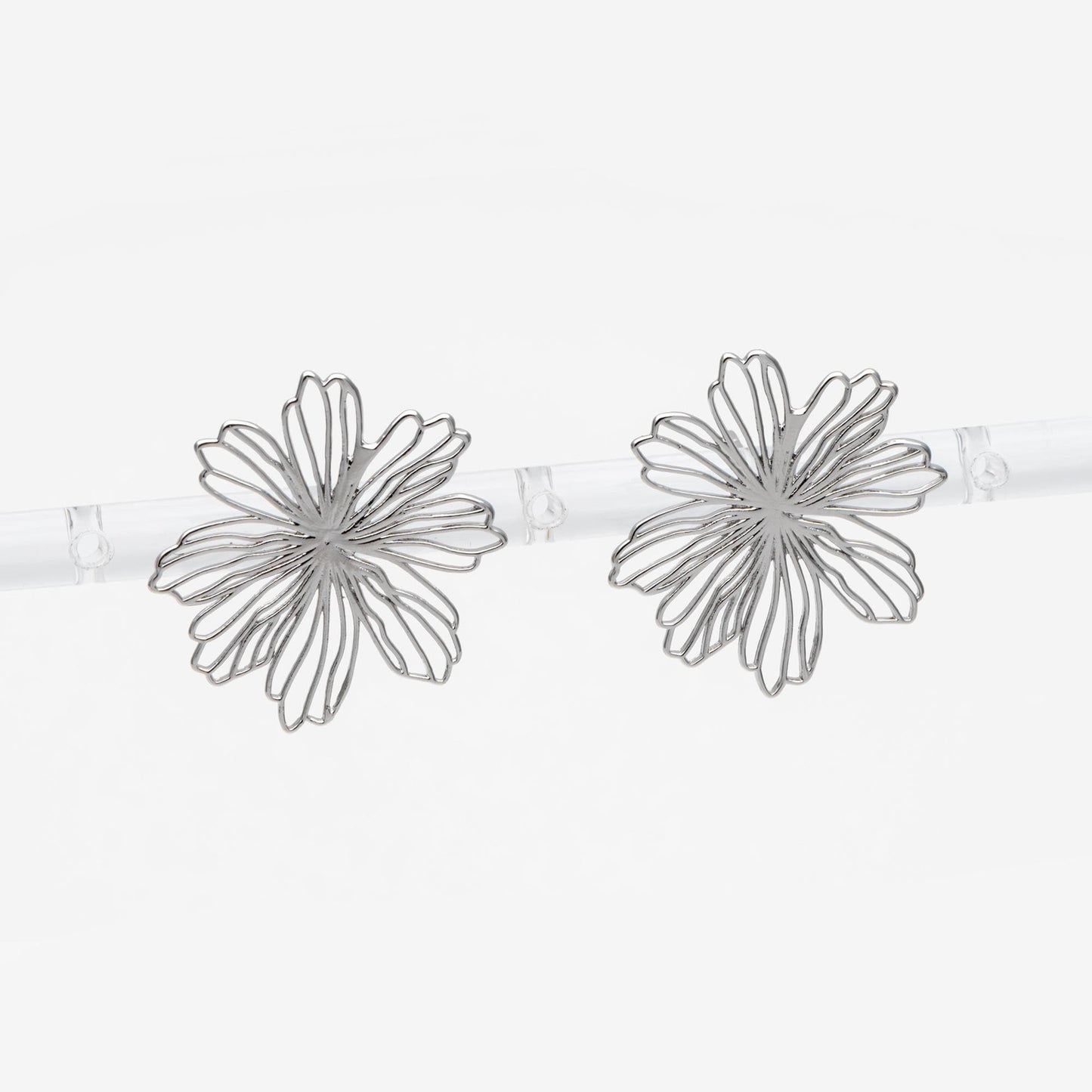 4pcs Gold/ Silver Hollow Flower Post Earrings 22x23mm, Gold/ Rhodium plated Brass Floral Stud Earring (#GB-4000)