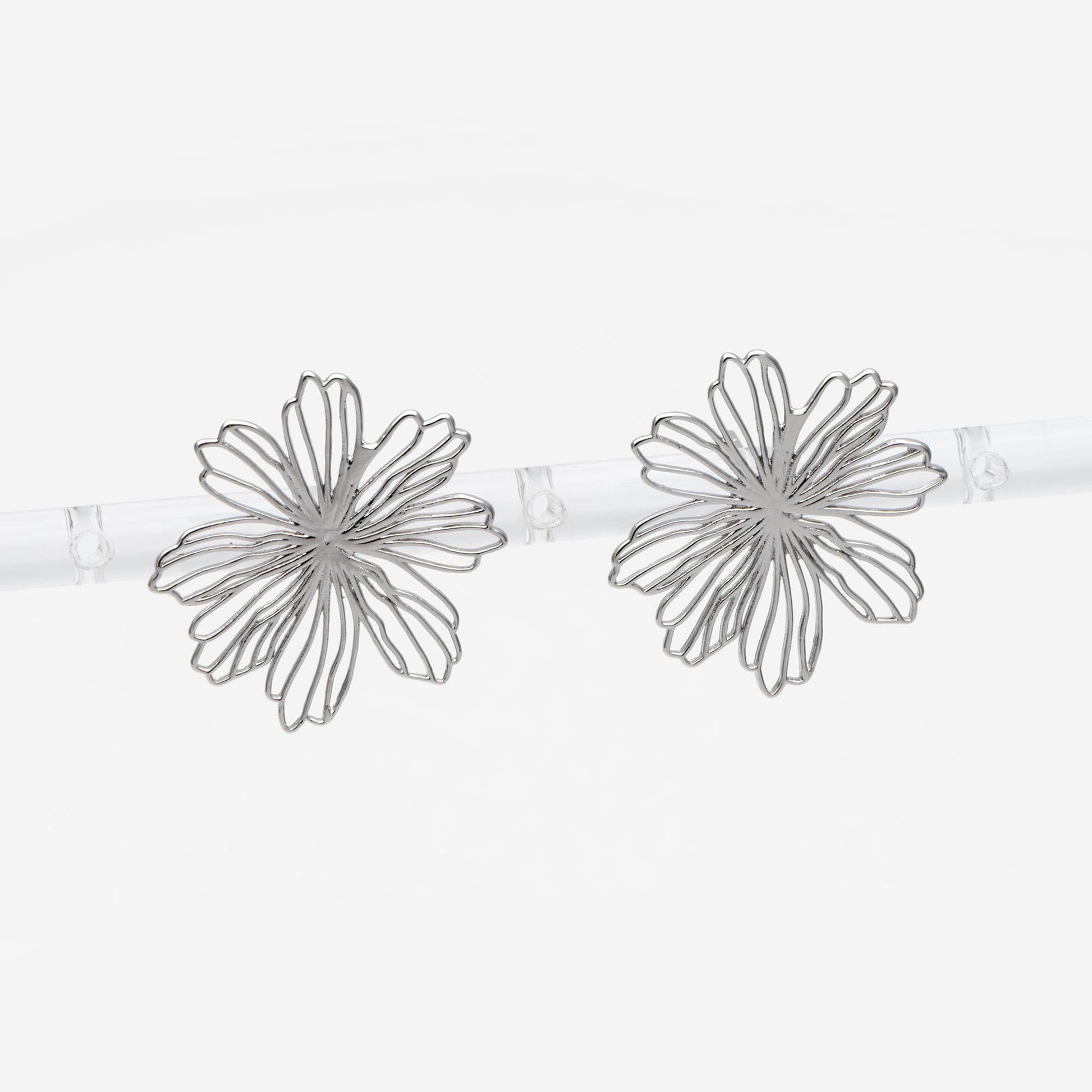 4pcs Gold/ Silver Hollow Flower Post Earrings 22x23mm, Gold/ Rhodium plated Brass Floral Stud Earring (#GB-4000)