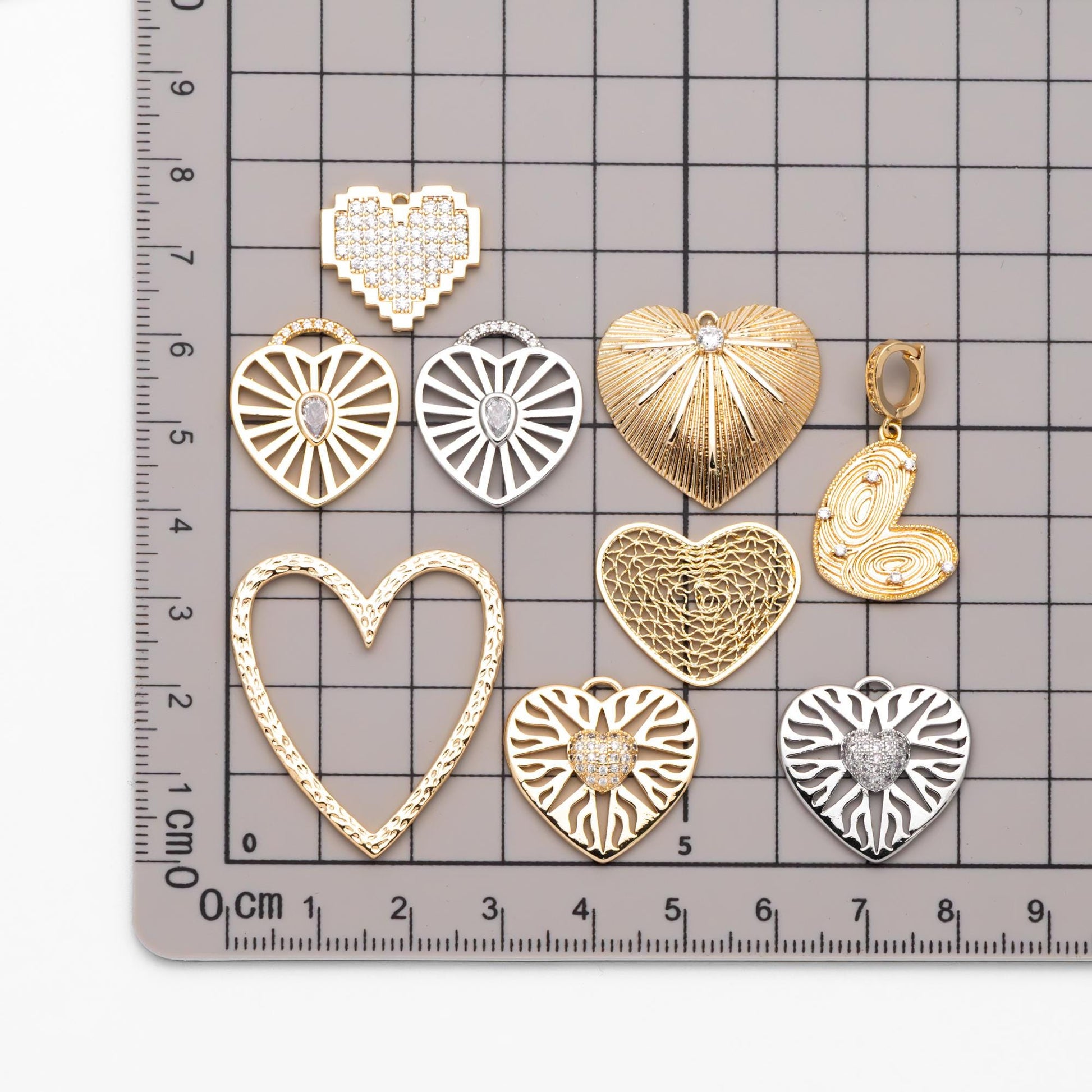 4pcs Gold/ Silver Tone Heart Pendants, 18K Gold/ Rhodium plated Brass, Dainty Heart Charms (GB-1964)