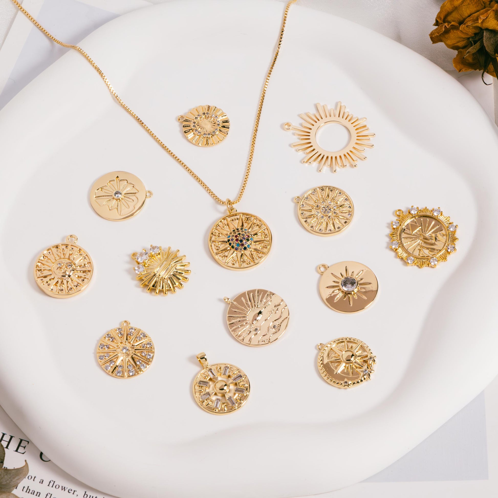 4pcs Gold Round Sun Charms , 18K Gold plated Brass, Disk Sun Pendants (GB-1232)