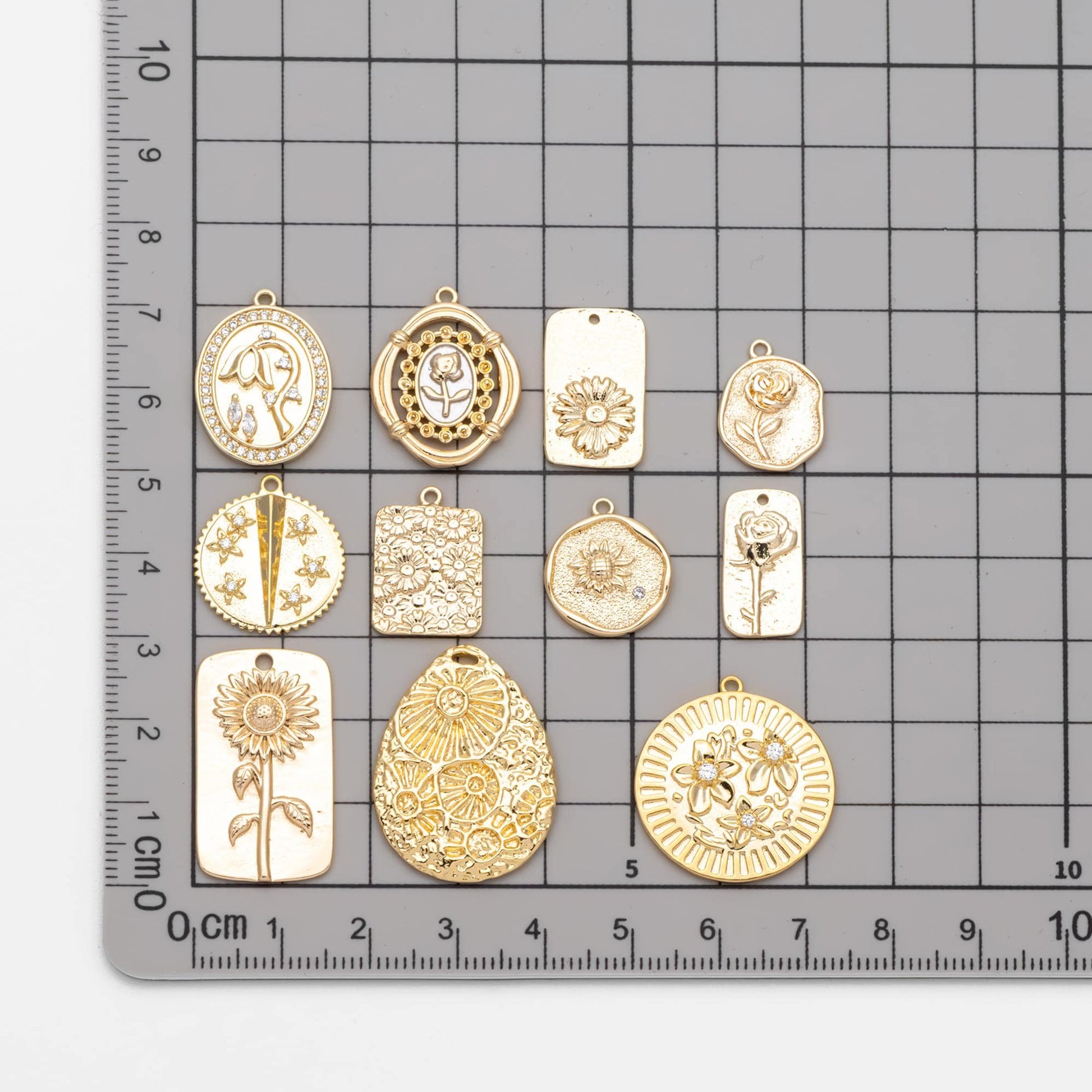 4pcs Gold Flower Charms, 18K Gold plated Brass, Flower Earring Pendants (GB-1281)