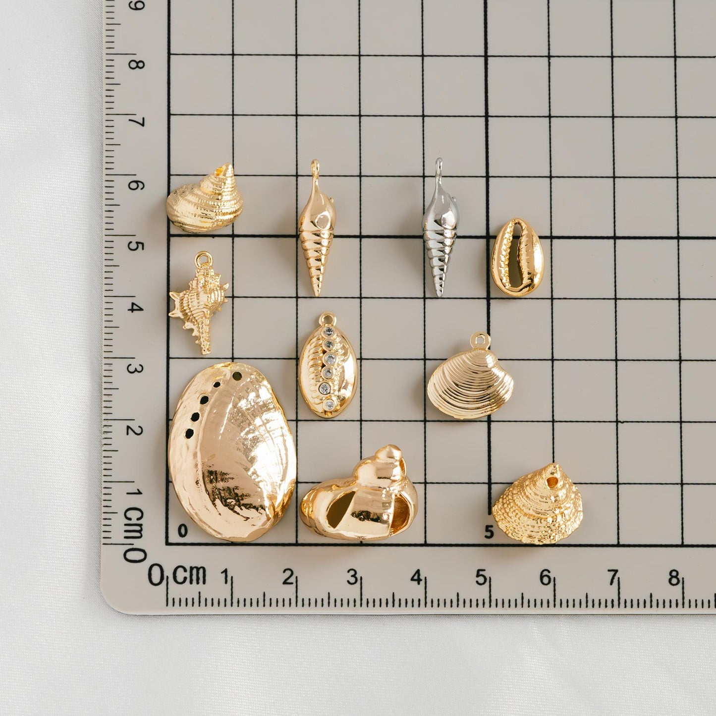 10pcs Gold/ Silver tone Seashell Charms , 18K Gold/ Rhodium plated Brass, Dainty Shell Dangle Pendants (GB-2680)