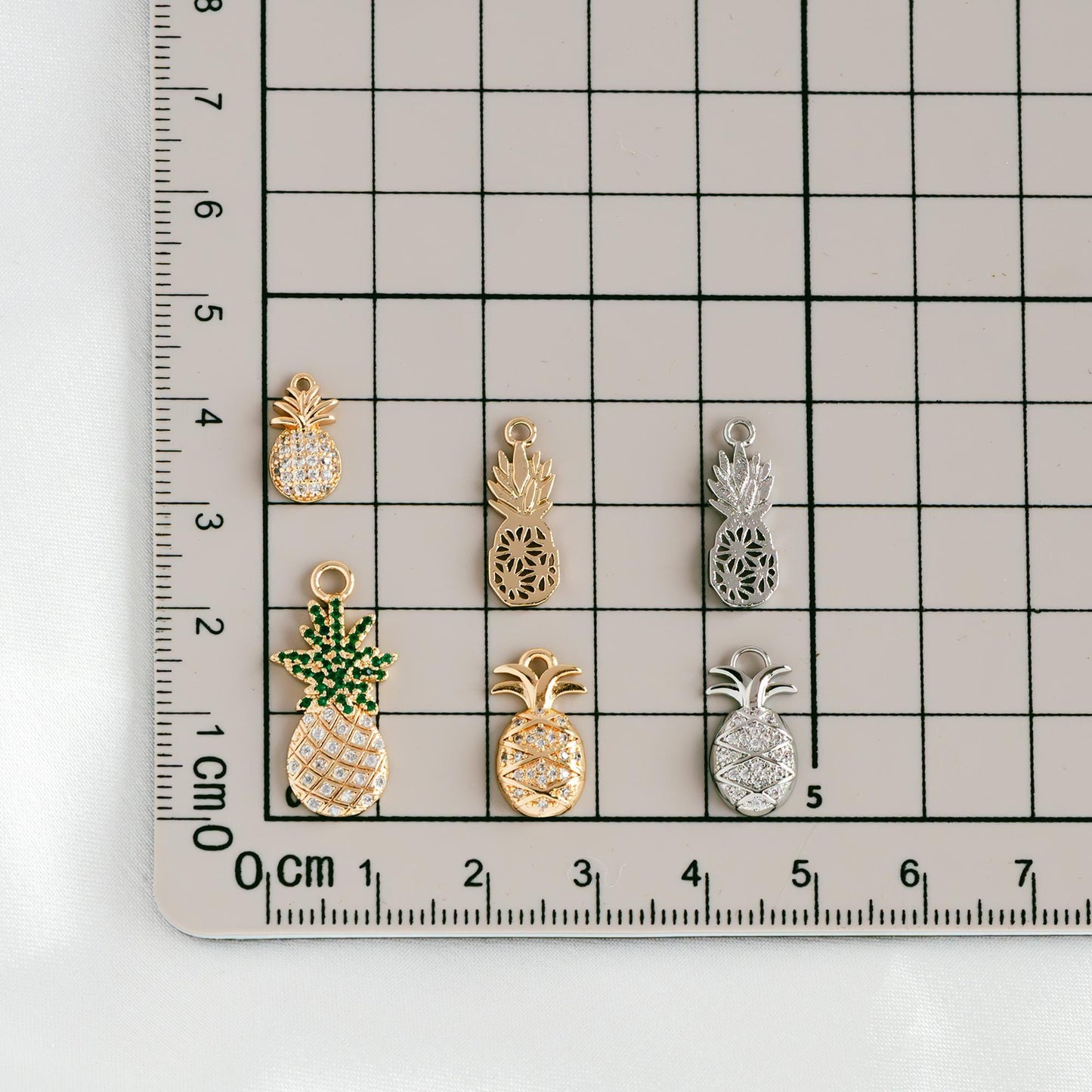 4pcs Gold/ Silver Tone Pineapple Charms , 18K Gold/ Rhodium plated Brass Pineapple Pendants (GB-4095)